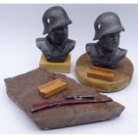 2 Tischdekoration Wehrmacht Soldatenbüsten mit K98er Resin