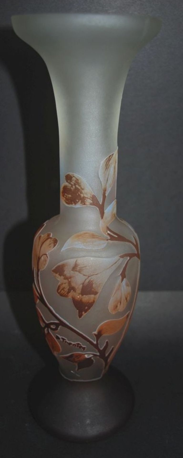 unleserl. signierte Jugendstil-Vase, Zweigdekor, , überfangen und geschnitten, H-28,5 cm