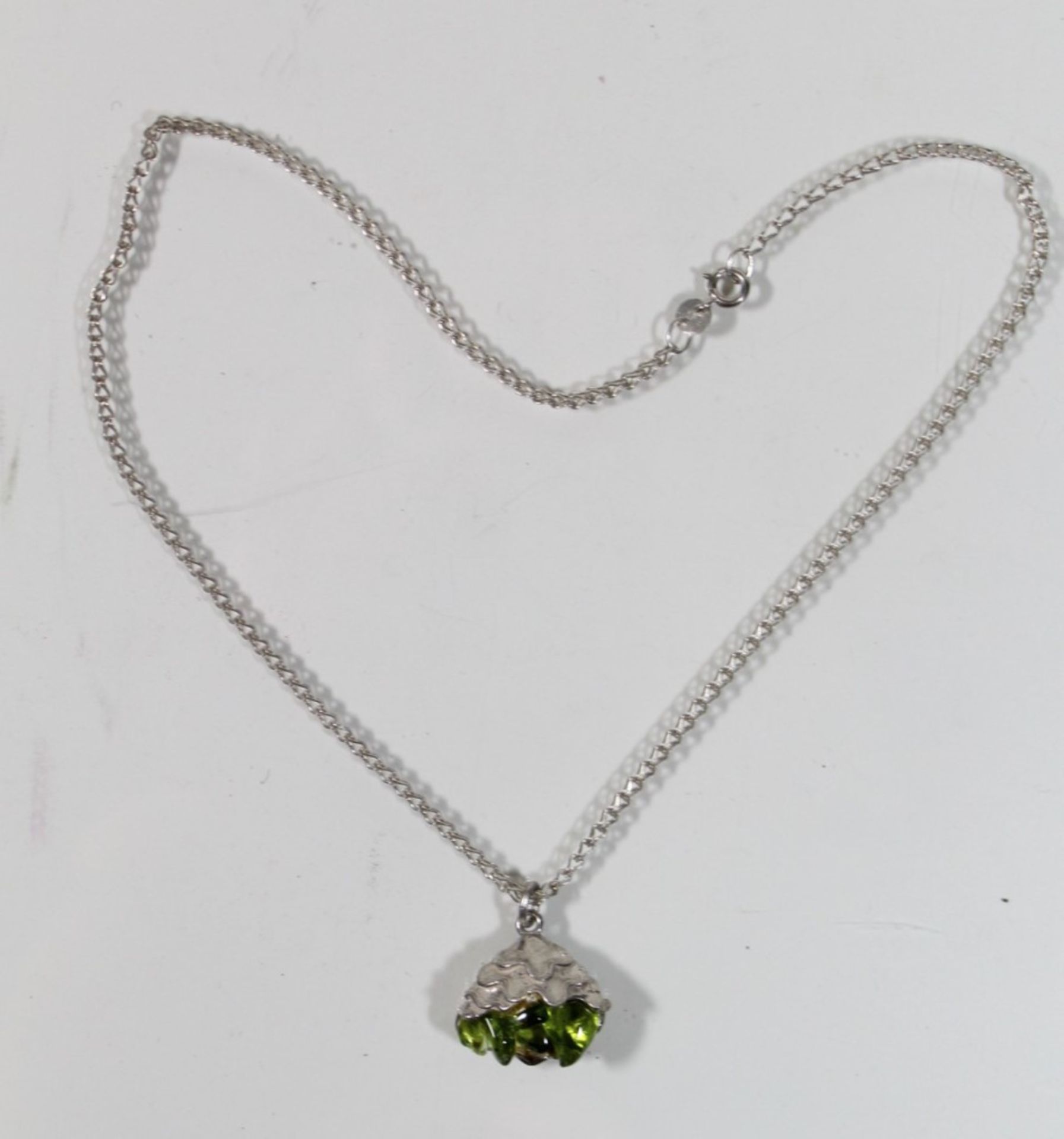 Sterlingsilberkette mit Anhänger, Peridot in Silberfassung, Anhänger mit Öse 2 cm, L. Kette 39,5 cm,