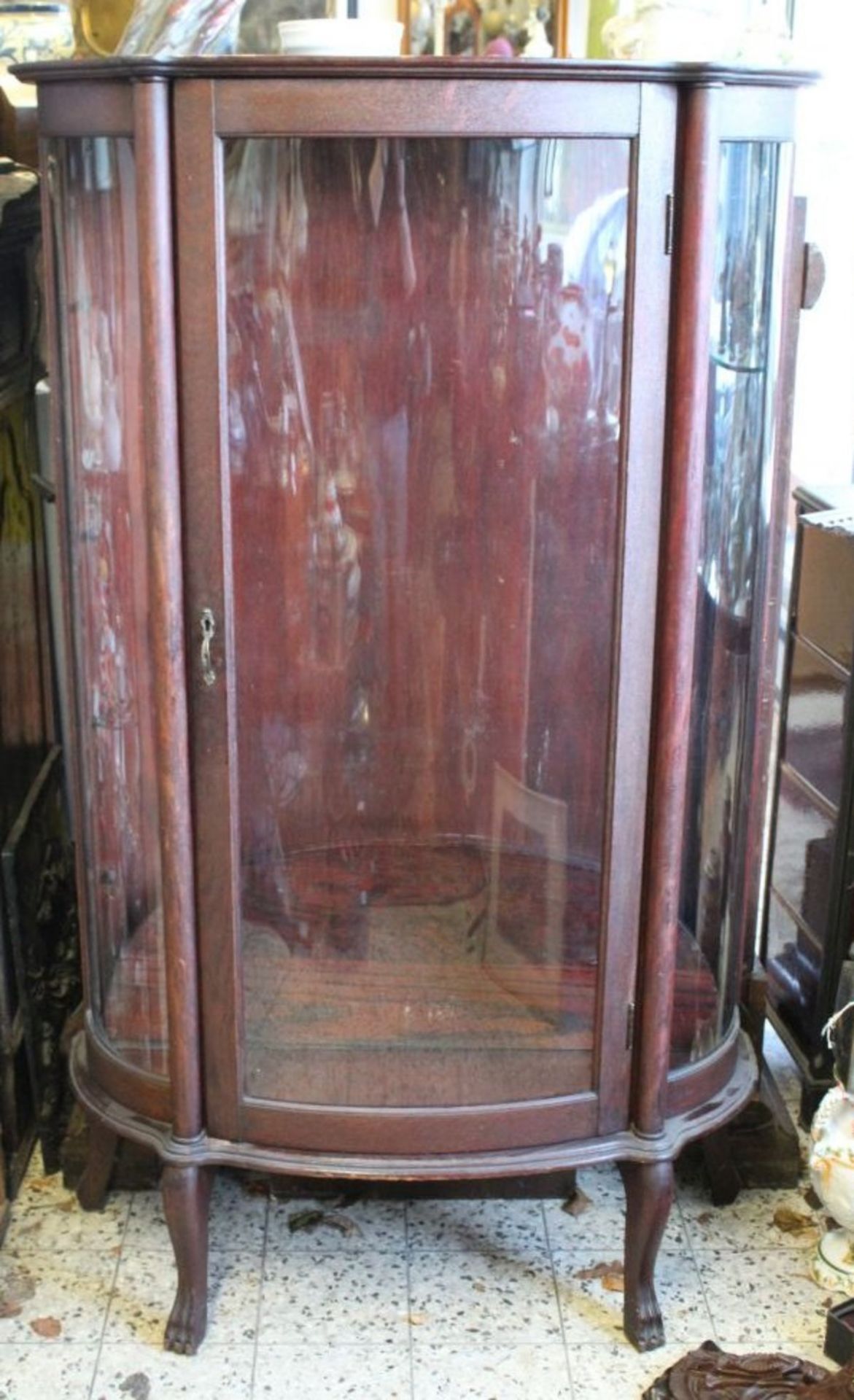 Vitrine, halbrunde Form, 2 Einlegeböden, guter Zustand, H-160cm B-95cm T-40cm