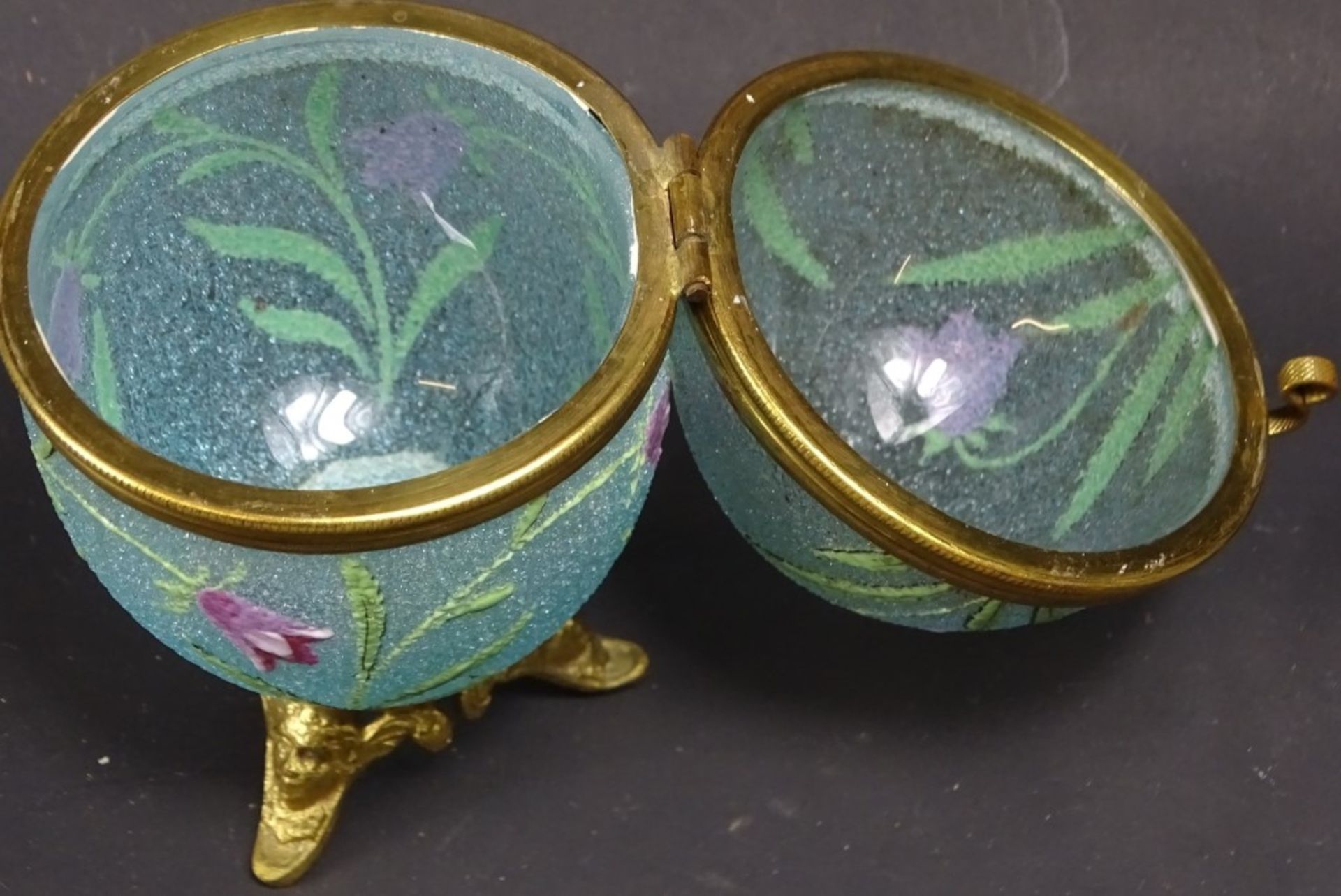 Eiförmige Dose aus bemaltem Eisglas mit Bronzemontur, H. 10,5 cm, leichte Altersspuren vorhanden - Image 6 of 6