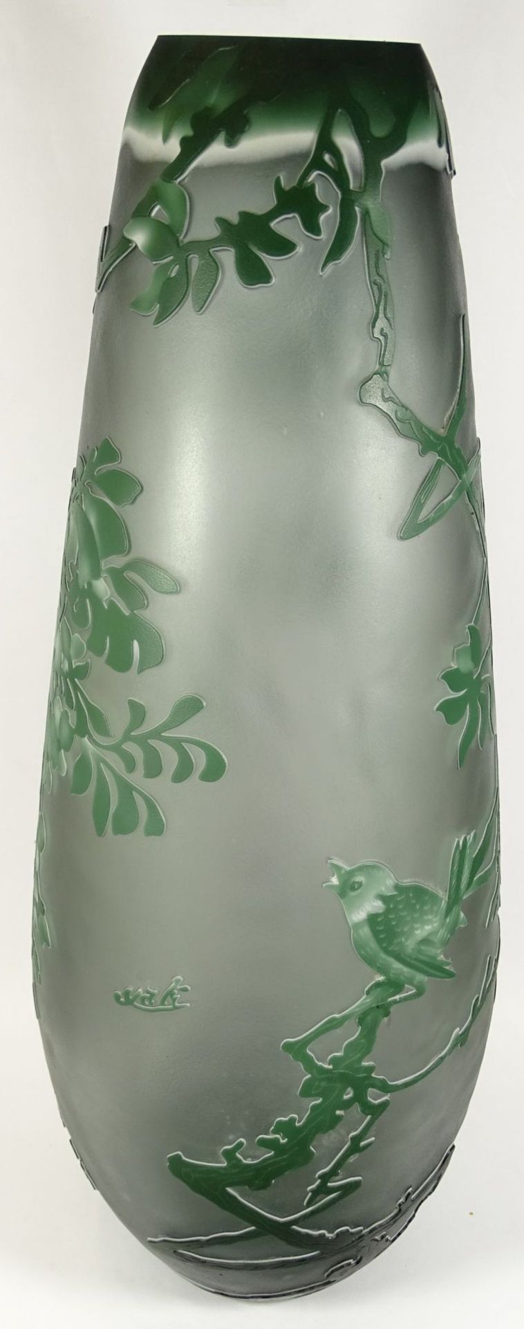 hohe Vase, bezeichnet Type Gallè, Zweige mit Vögel, überfangen und geschnitten, H-48 cm - Image 7 of 10