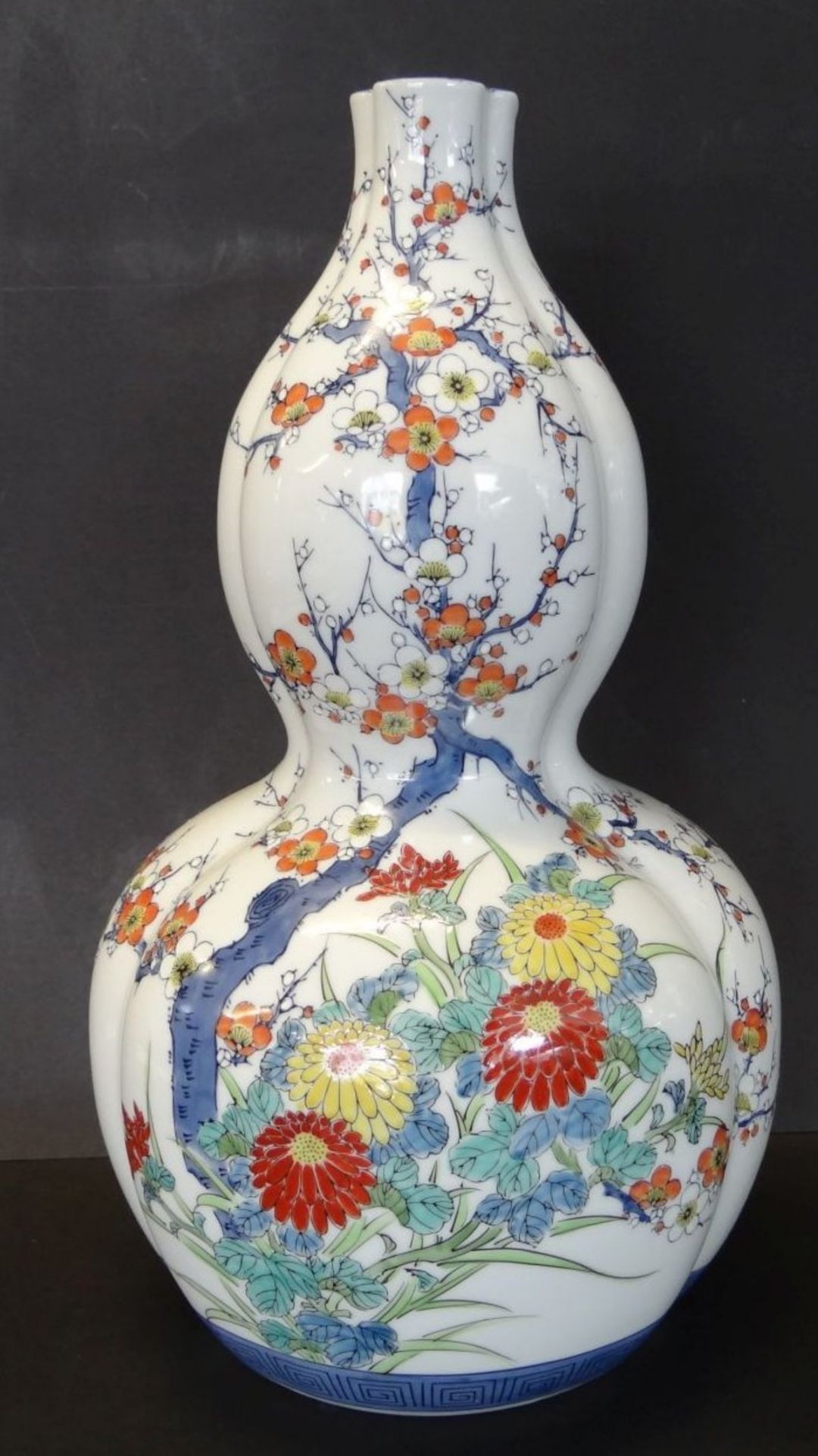 Kürbisvase mit floraler Handmalerei, China, gemarkt, H-36 cm