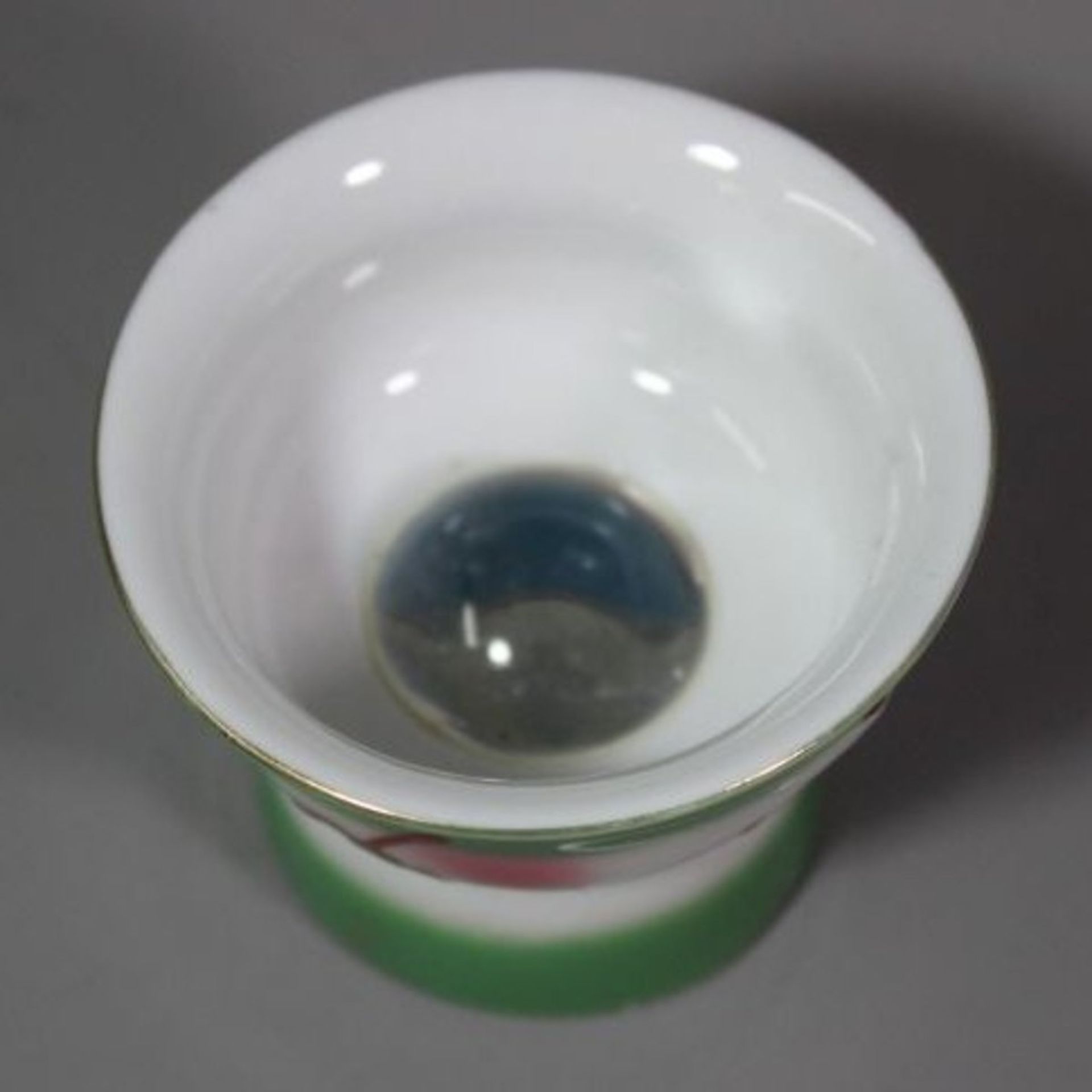 6x Sake-Becher mit Lupenglas, erotische Darstellungen, 1x Boden fehlt, wohl 60/70er Jahre, H-4,5cm. - Image 4 of 6
