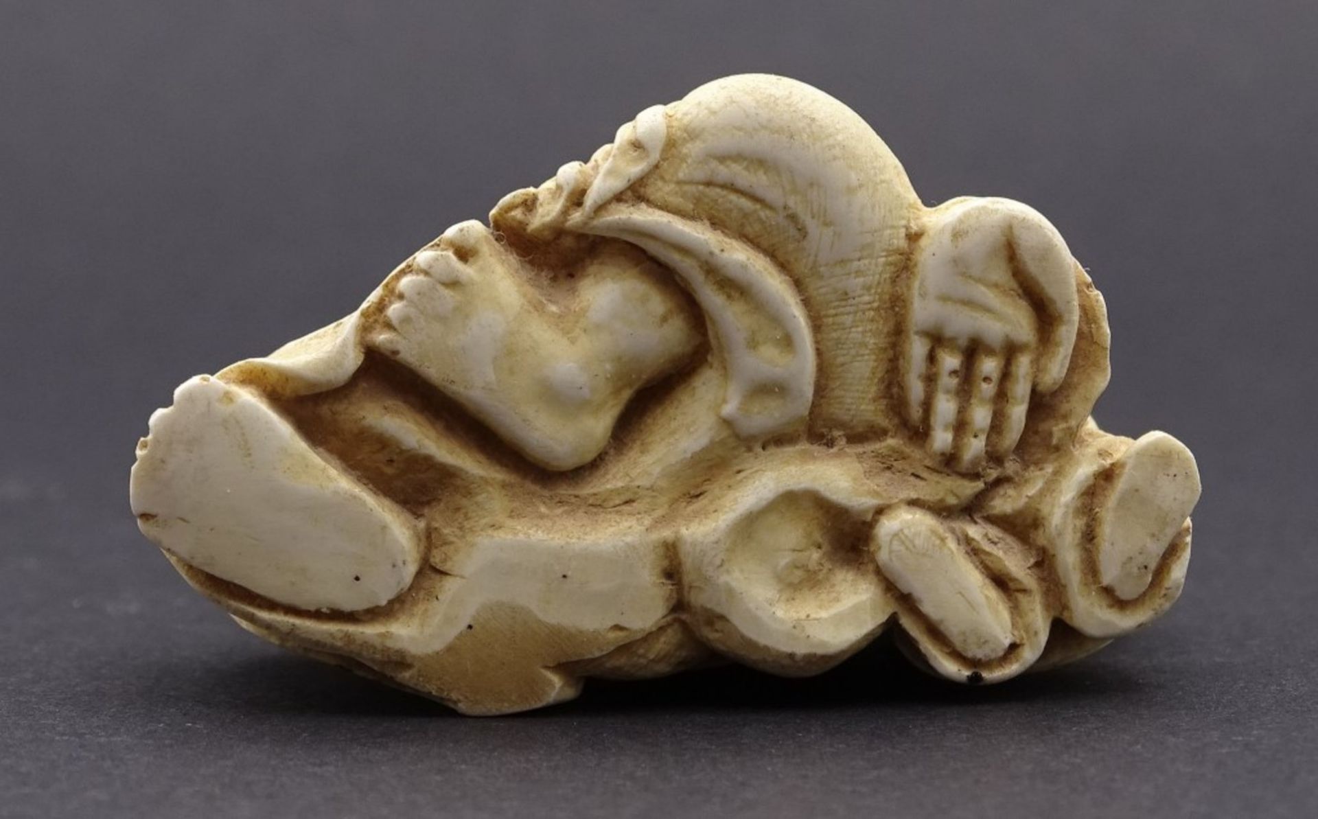 Netsuke - lachender Buddha mit Kindern, H- 5,2cm - Bild 5 aus 5