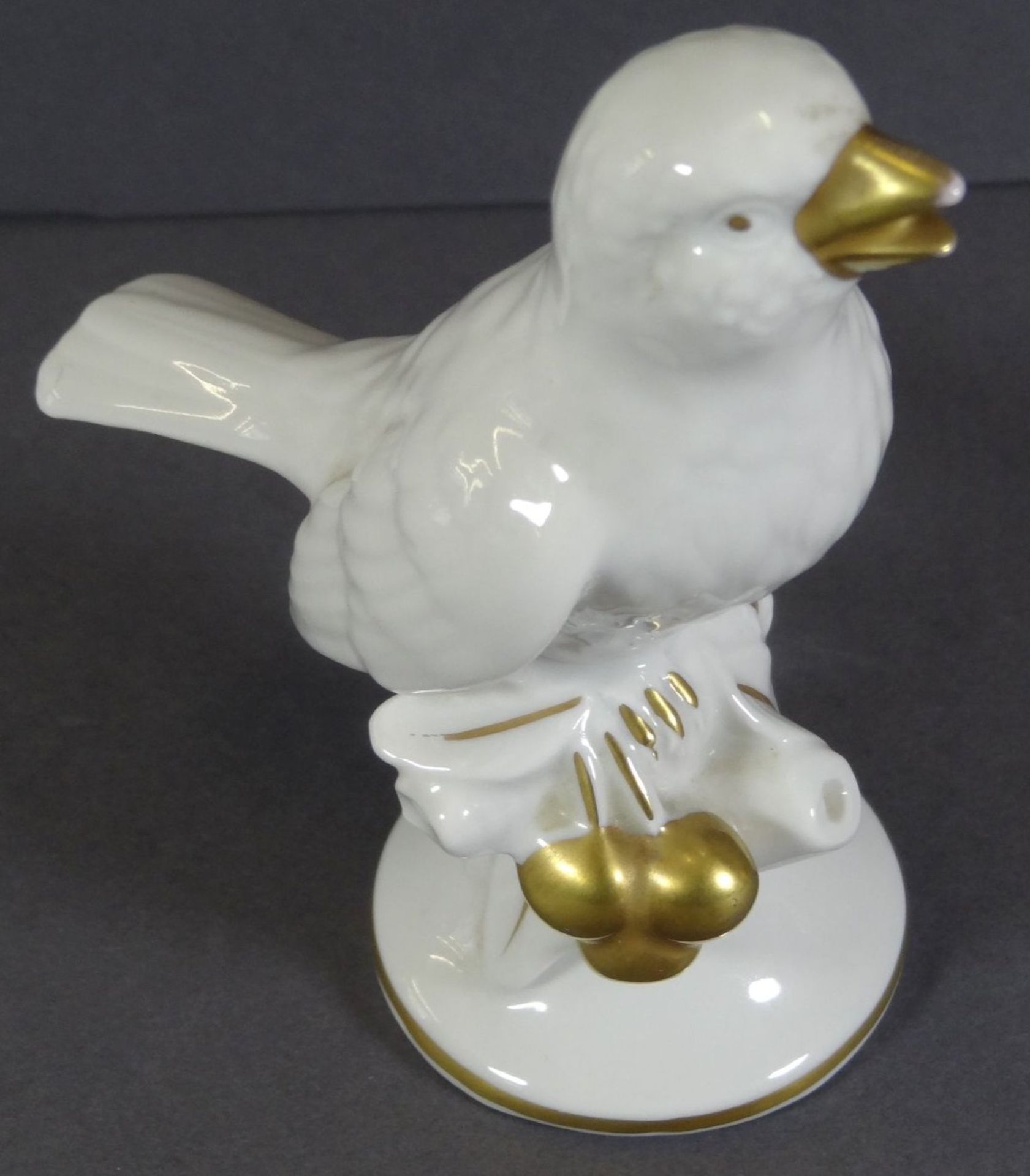 Vogel auf Aststumpf, weiss mit Gold "Gerold", H-12 cm, etwas berieben - Image 3 of 6