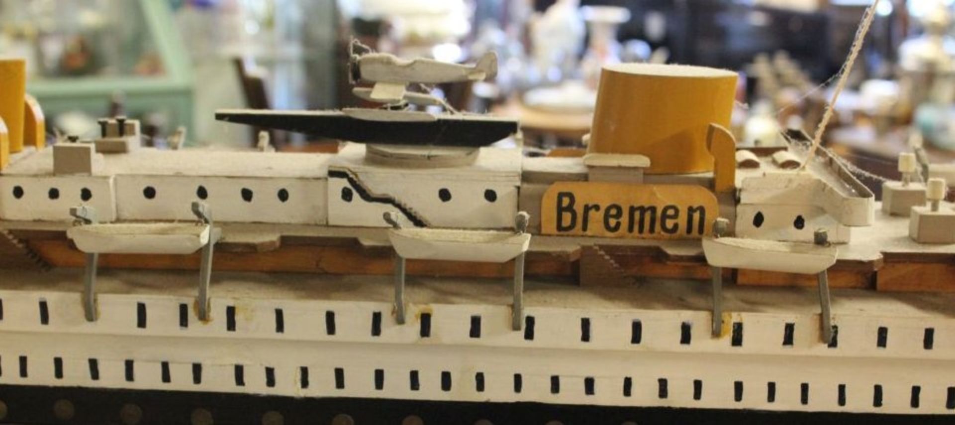 gr. Schiffmodel "Bremen", Holz, wohl Eigenbau, ca. H- 44cm L- 140cm B-20cm. - Image 2 of 4