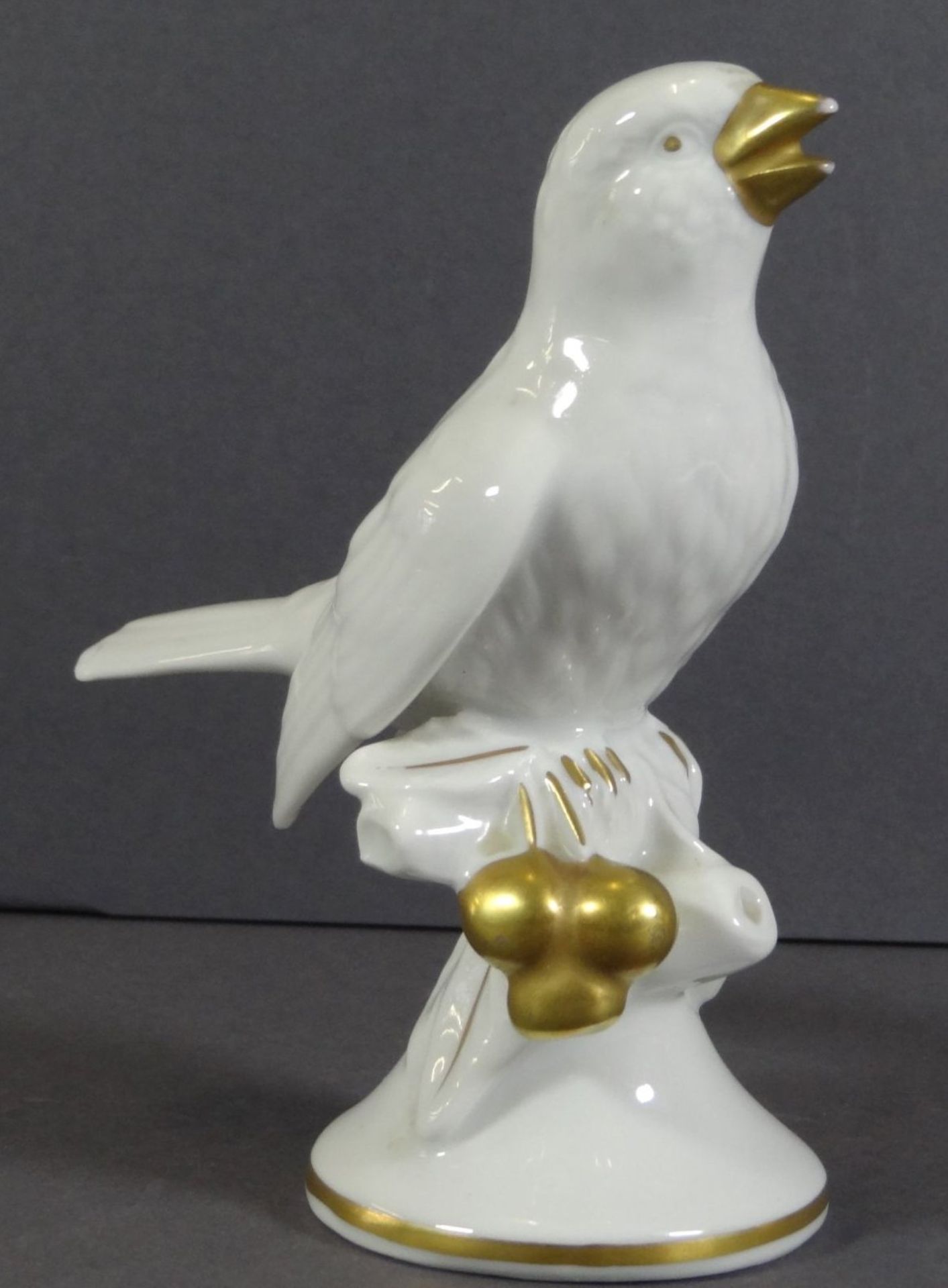 Vogel auf Aststumpf, weiss mit Gold "Gerold", H-12 cm, etwas berieben - Image 2 of 6