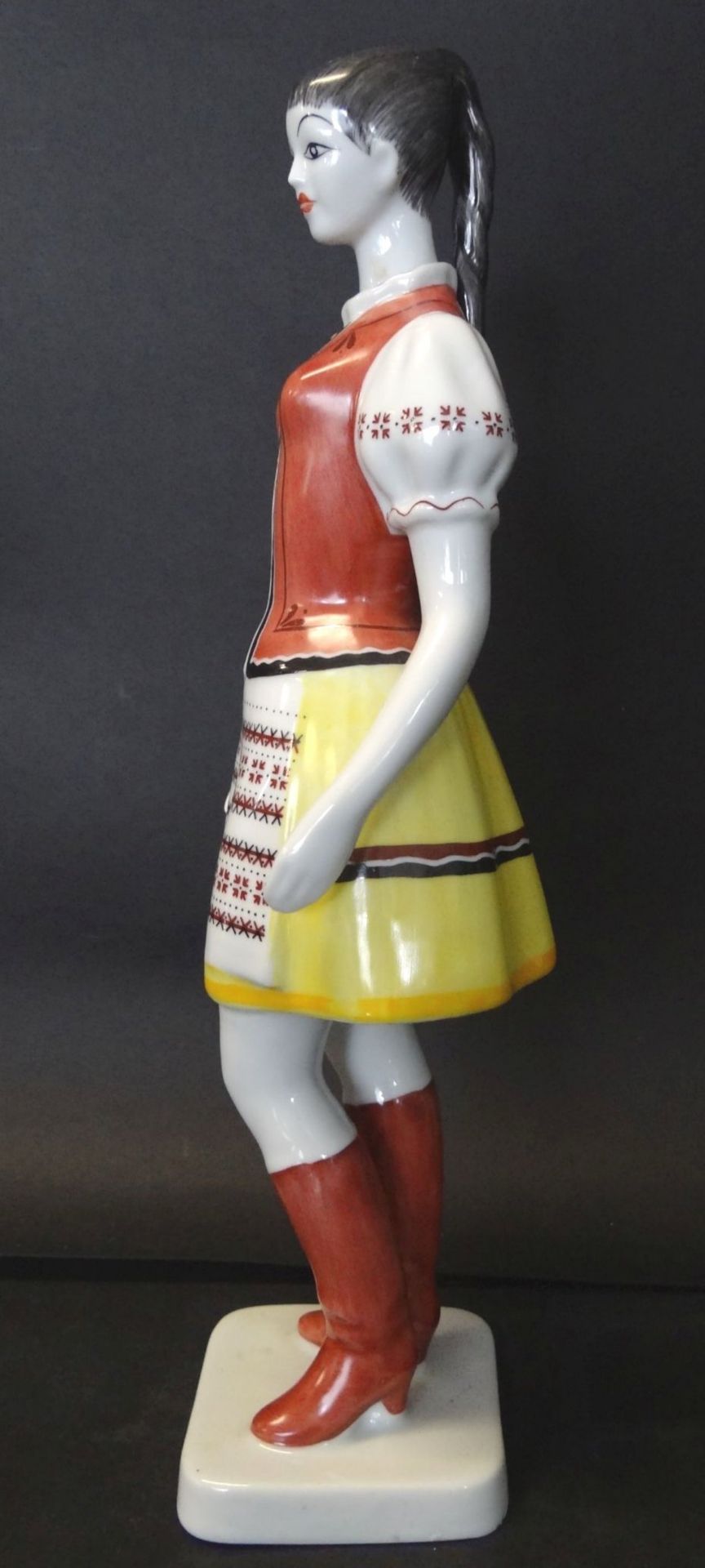 hohe Figur, Mädchen in ungarischer Tracht "Hollohaza", H-29 cm, - Image 3 of 5