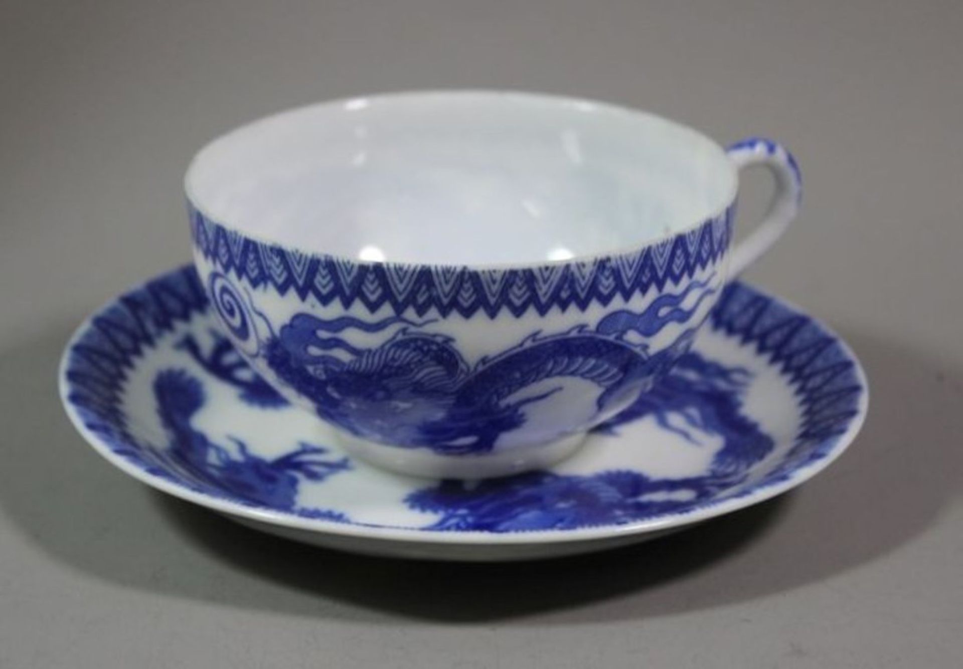 Teetasse mit U.T., China, blauer Drache, gemarkt, Tasse H-4,5cm.