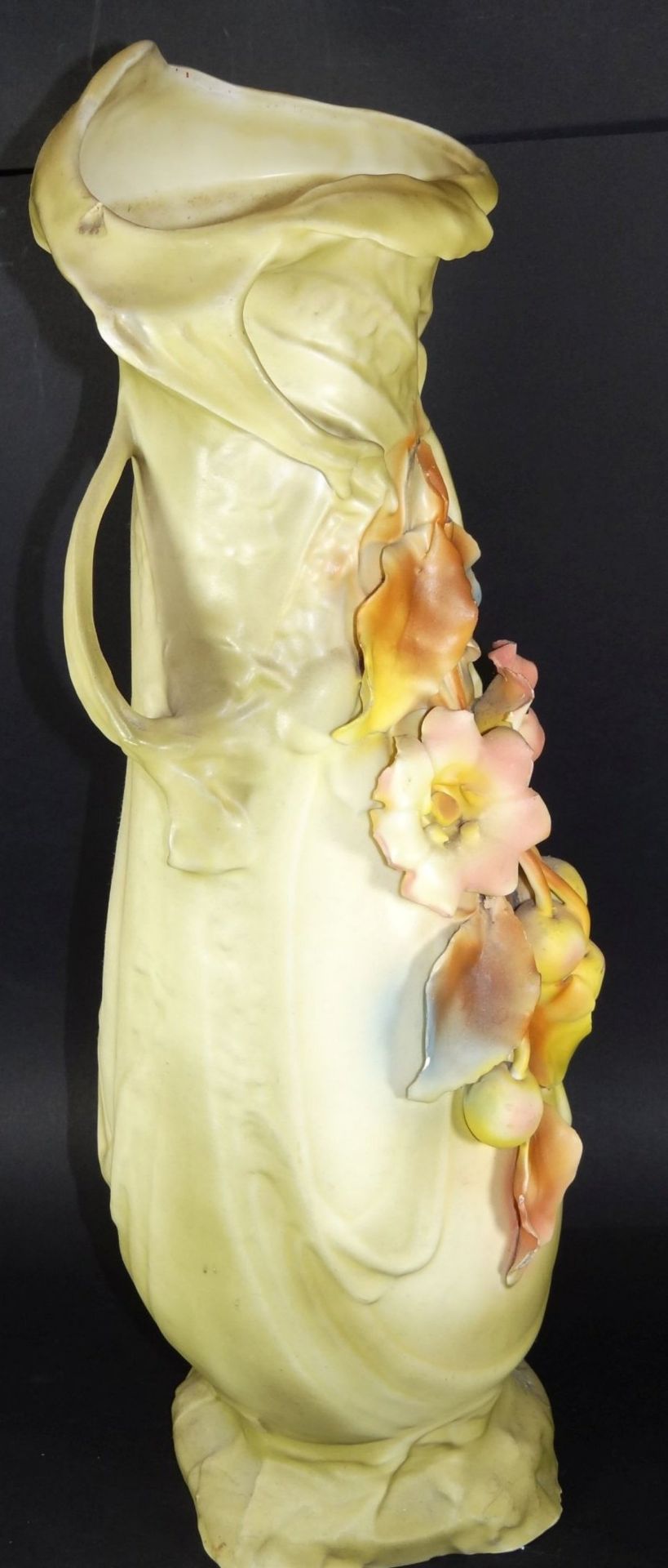 grosse Jugendstil-Vase mit aufgesetzten Blüten u. Früchten, H-51 cm, ein Blatt mit Abplatzer, Rand - Image 3 of 8