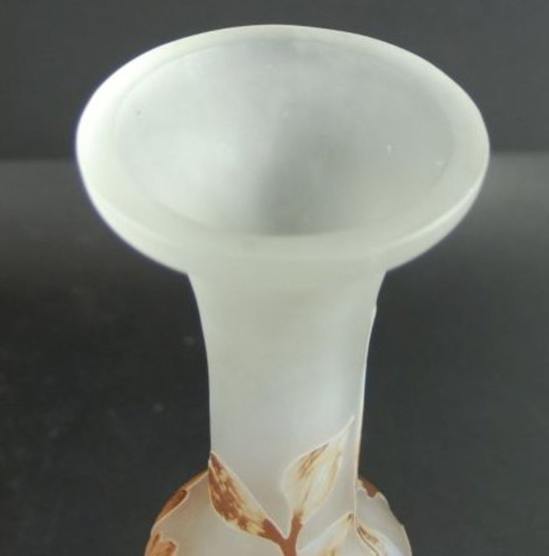 unleserl. signierte Jugendstil-Vase, Zweigdekor, , überfangen und geschnitten, H-28,5 cm - Image 7 of 7