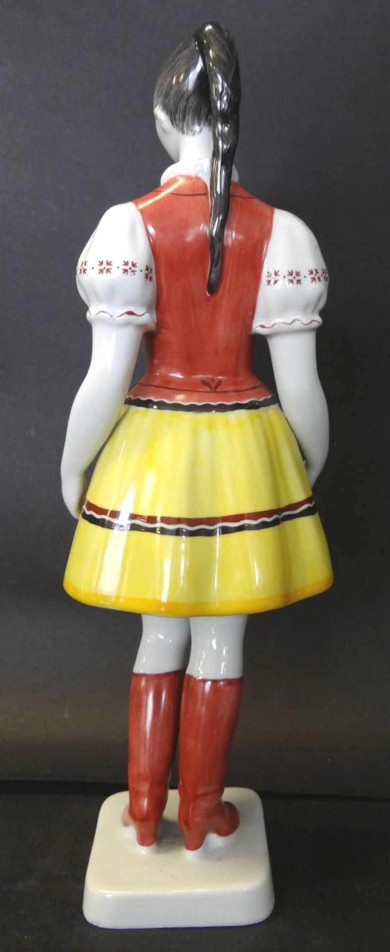 hohe Figur, Mädchen in ungarischer Tracht "Hollohaza", H-29 cm, - Image 4 of 5