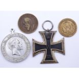 Konvolut: EK 1.WK 2.Klasse,Erinnerungsmedaille Kaisermanöver u. Parade 1898 ,Medaille zur