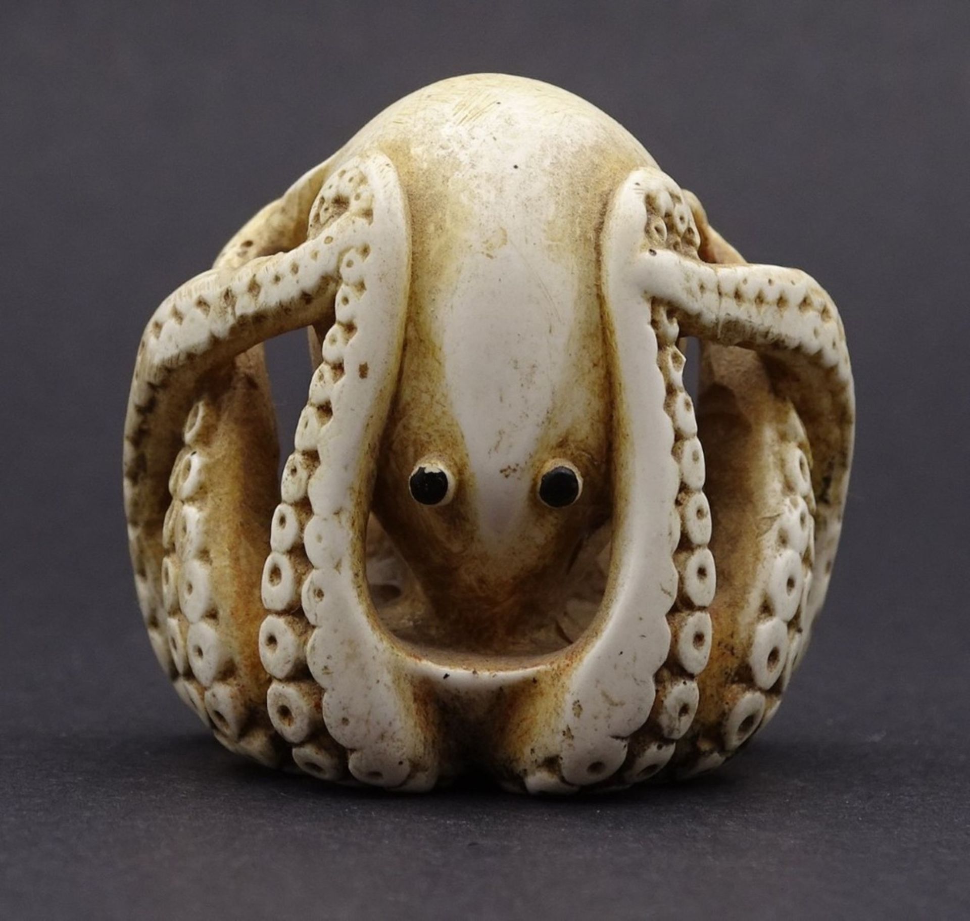 Netsuke - Oktopus,Rückseite r.u. signiert, H- 3,3cm