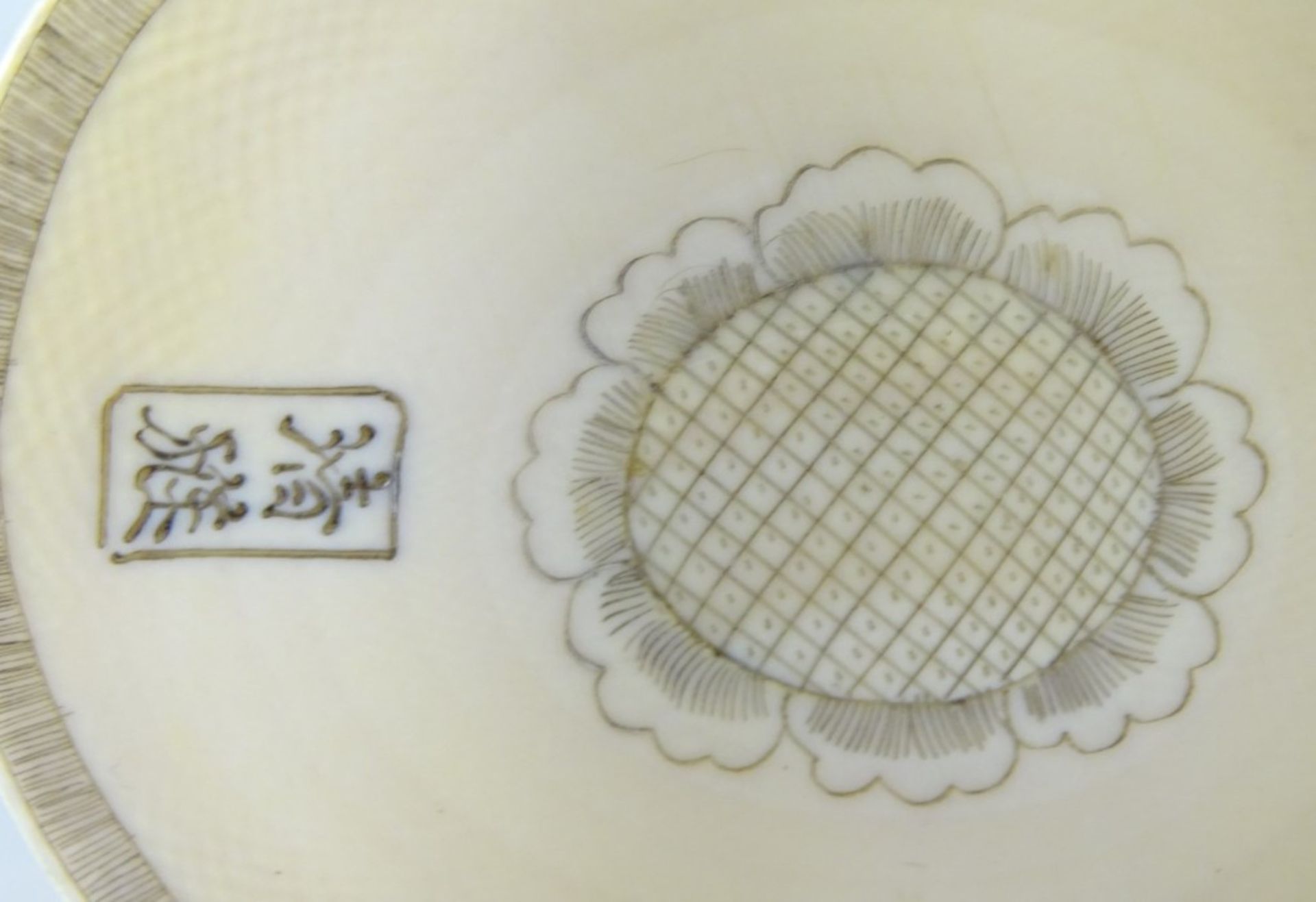 Kleine Teekanne, um 1930, Elfenbein, China, H. mit Deckel: 4,3 cm, Körper: 5,6 x 6 cm - Bild 8 aus 9