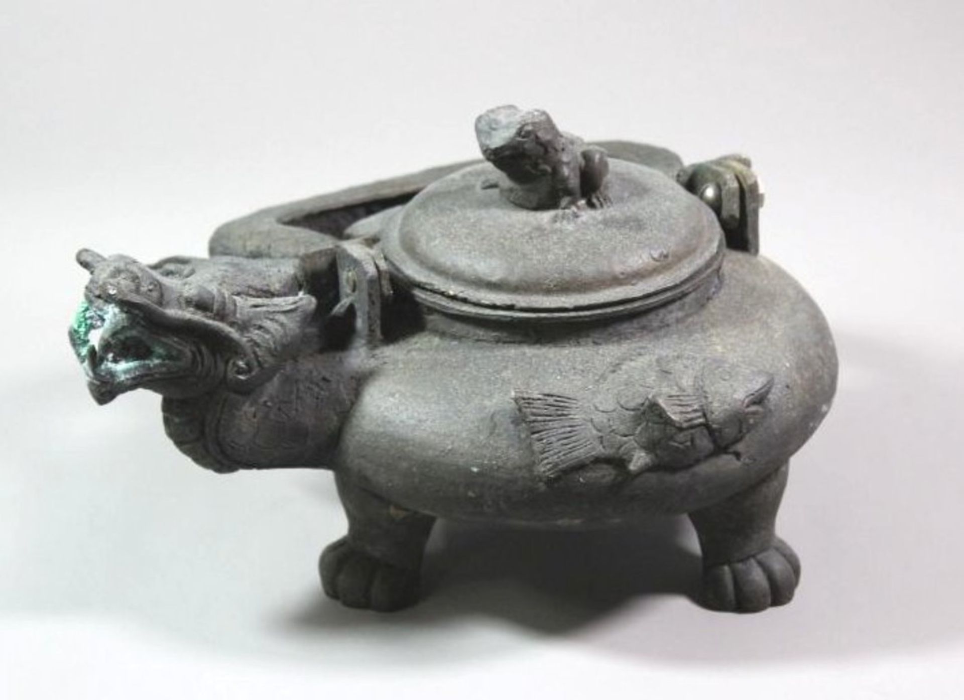 figürliche Teekanne, wohl China, Darchenkopfausguss, Frosch als Deckelbekrönung, wohl Bronze, - Bild 2 aus 4