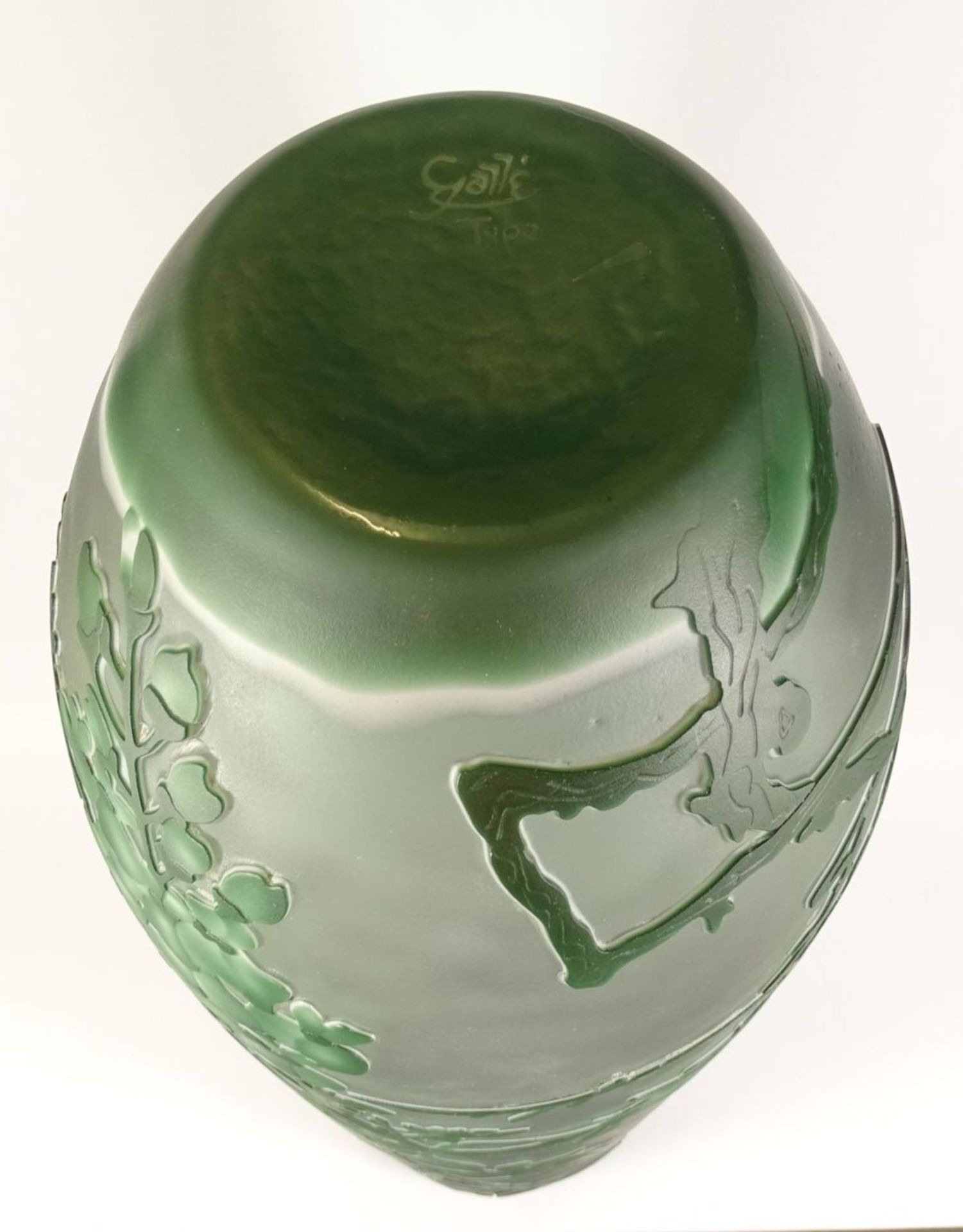 hohe Vase, bezeichnet Type Gallè, Zweige mit Vögel, überfangen und geschnitten, H-48 cm - Image 10 of 10