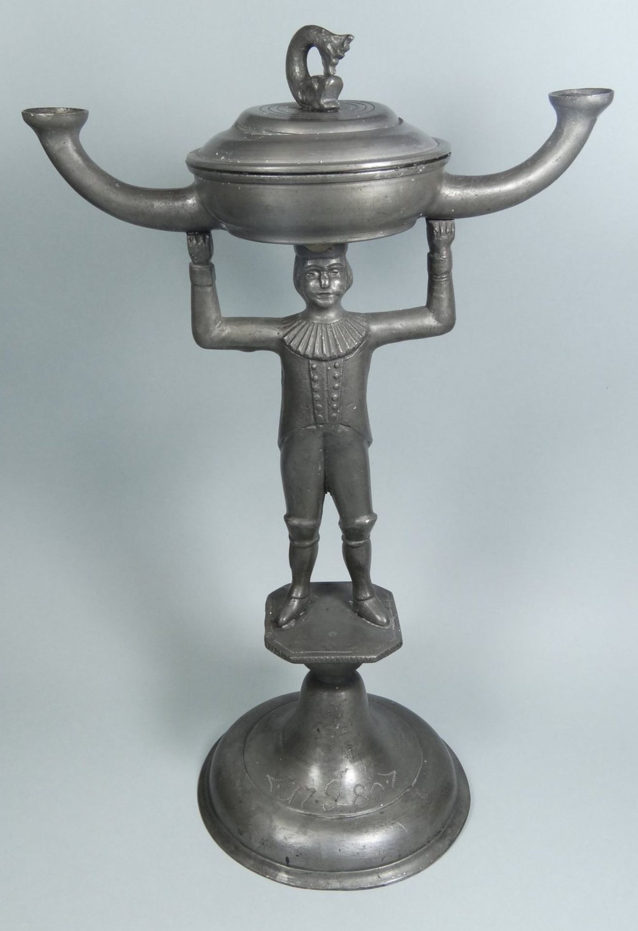 hohe figürliche Bergmanns-Öllampe aus Zinn, dat. 1780, H-33 cm, B-21 cm, seltene Ausführung, guter