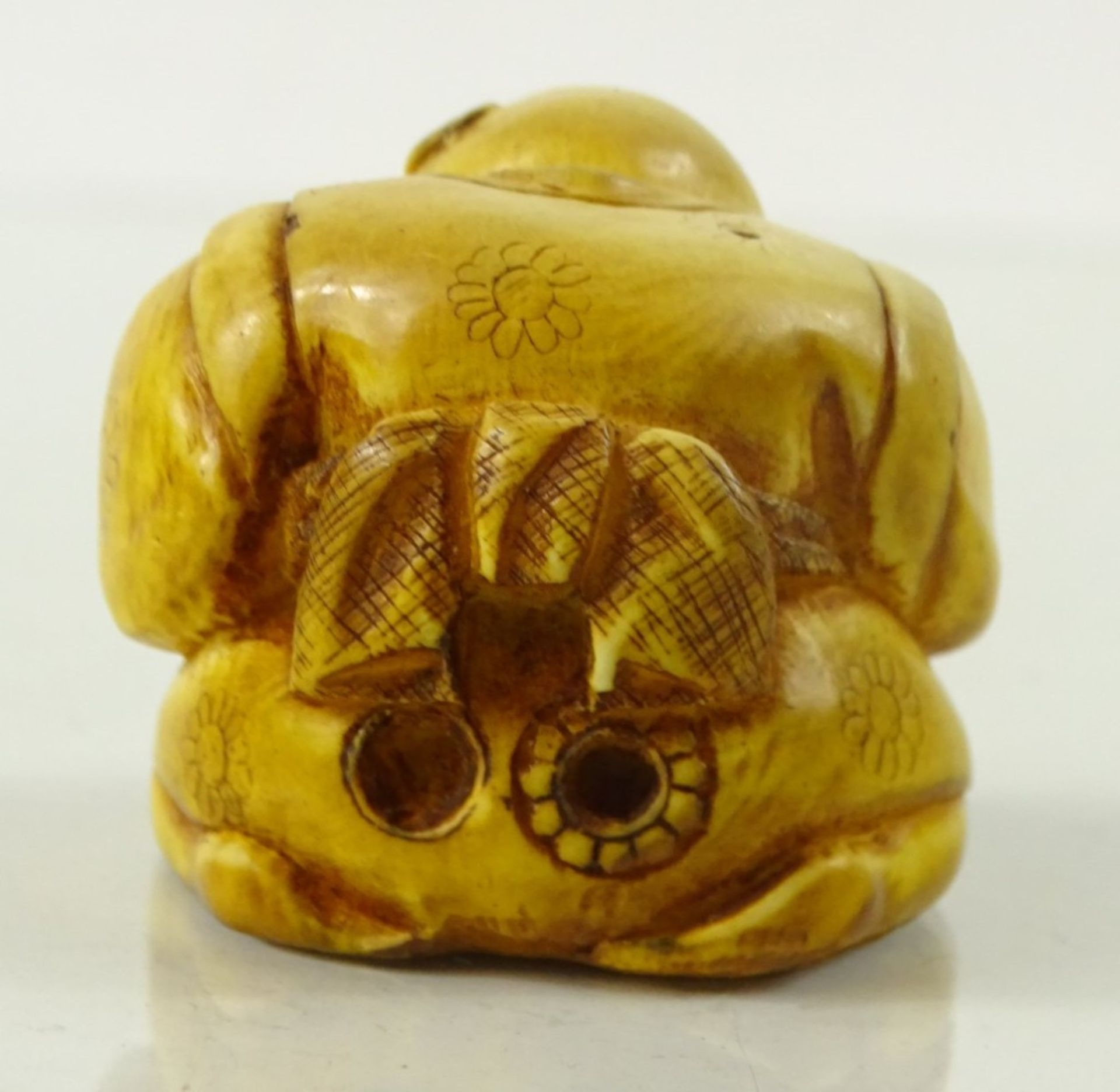 Japanische Netsuke-Figur, Material unbekannt, H. 3 cm - Bild 2 aus 5