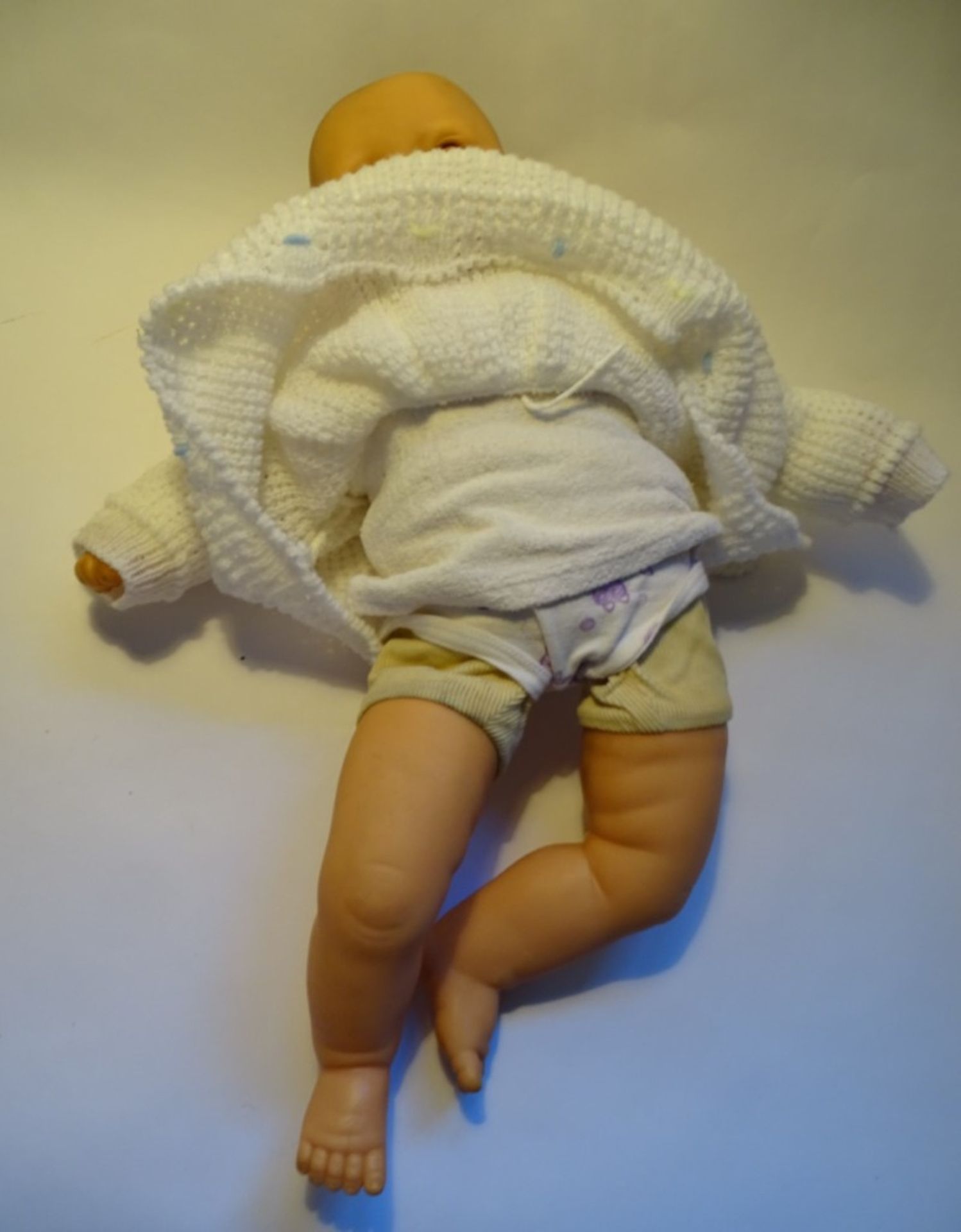 Lissi Bätz Babypuppe, H. ca. 50 cm, weicher Körper mit Kunststoffgliedern und -kopf, Schlafaugen - Image 4 of 4