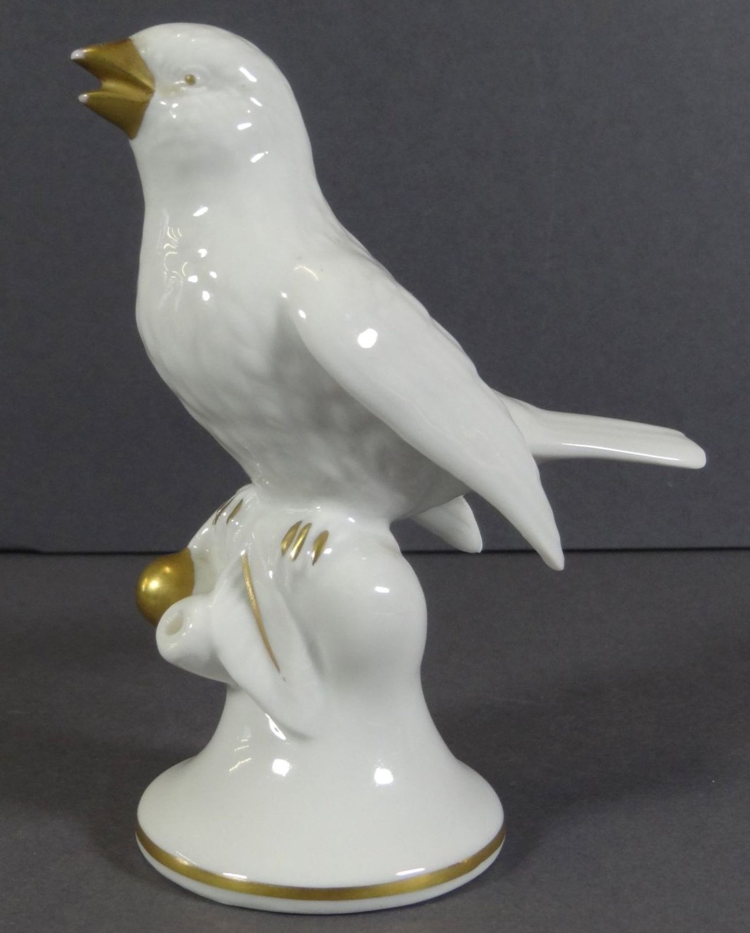 Vogel auf Aststumpf, weiss mit Gold "Gerold", H-12 cm, etwas berieben