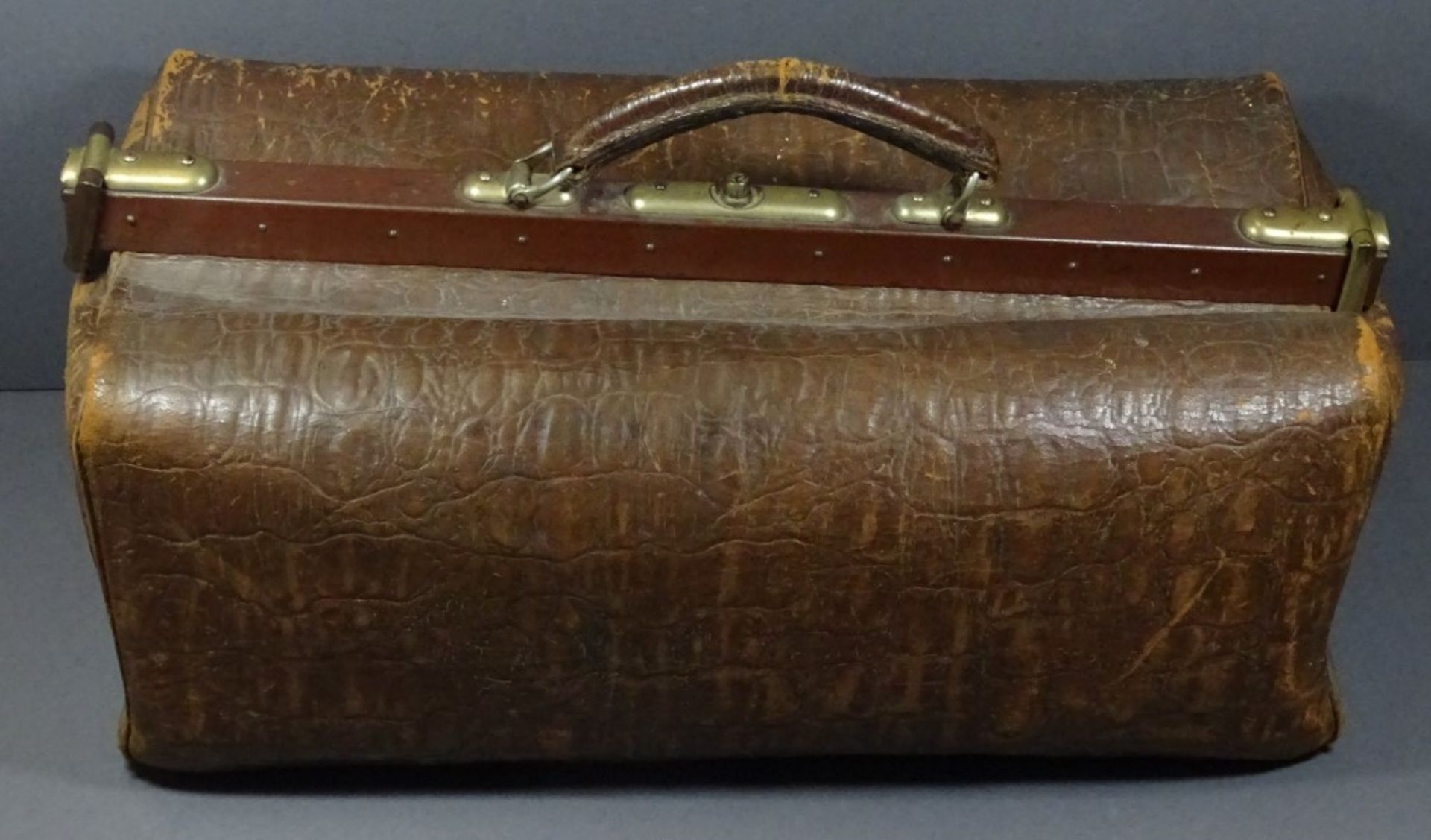 Arzt Tasche um 1900 aus geprägten Leder,L- 51cm,B- 28cm