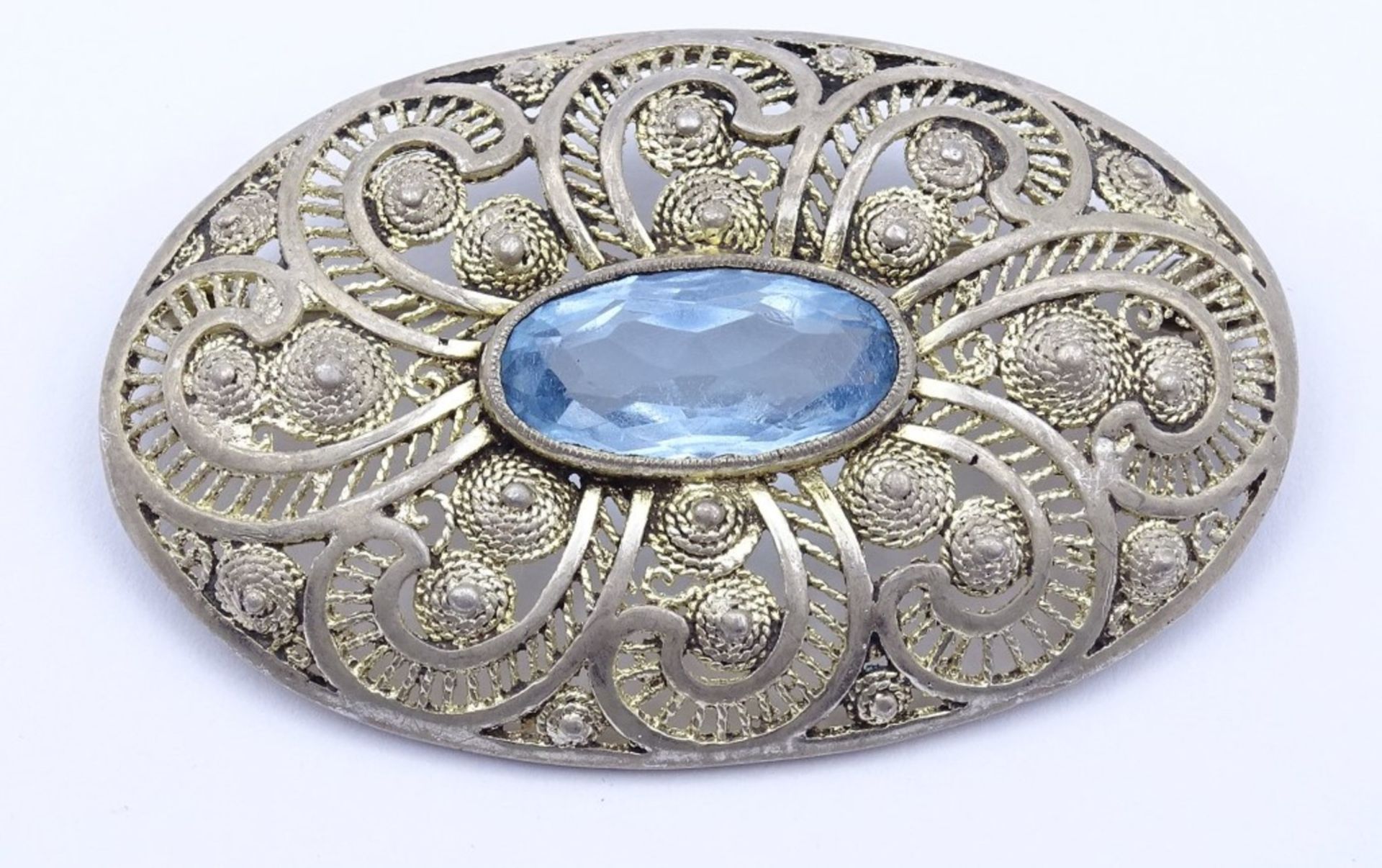 Ovale filigrane Silber Brosche mit einen blauen fac.Stein, Silber 835/000,leicht vergoldetes
