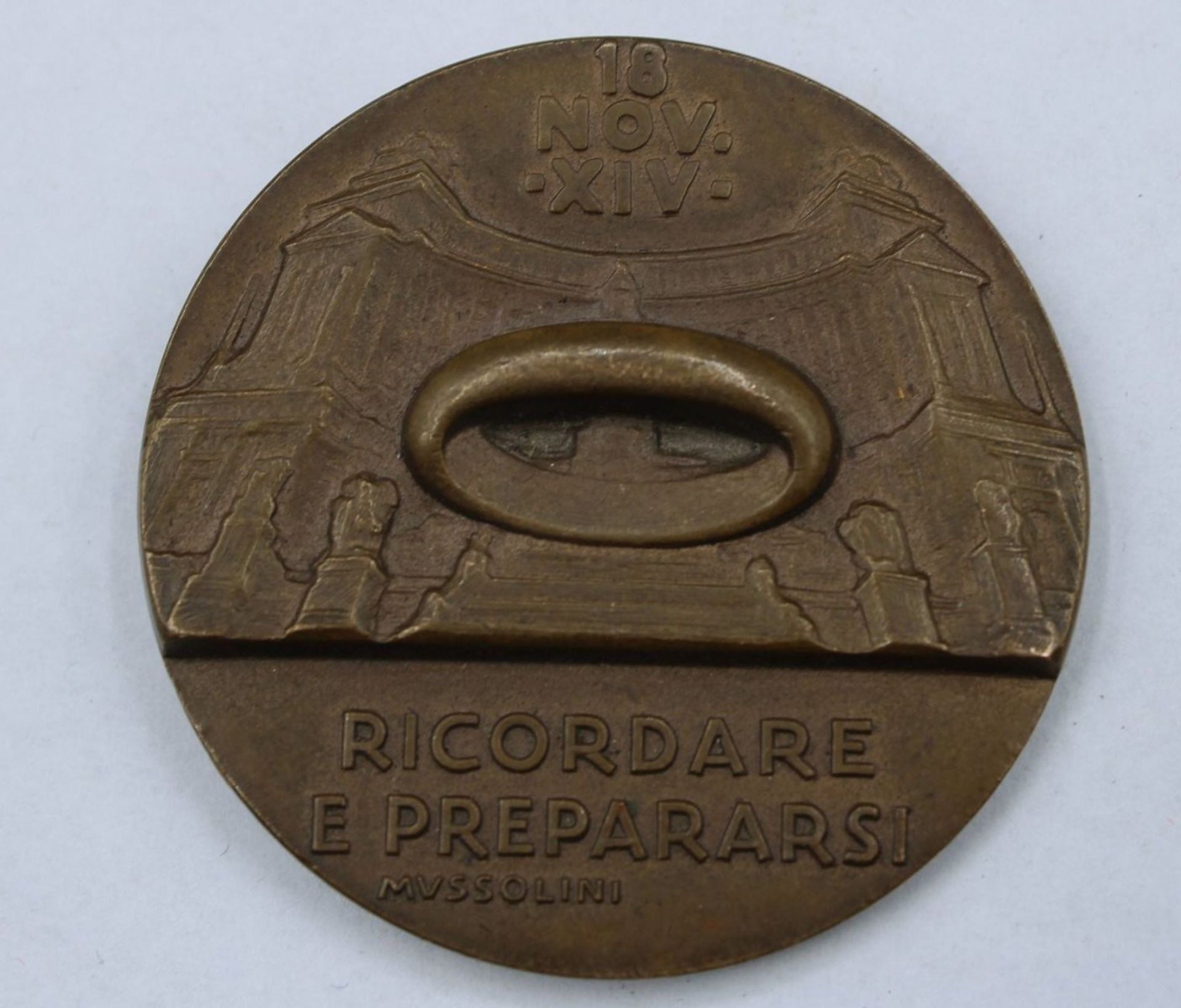 Medaille o.ä., Italien, signiert "E.Monzi", Profil Musollini, Bronze, D-4,5cm. - Bild 2 aus 2