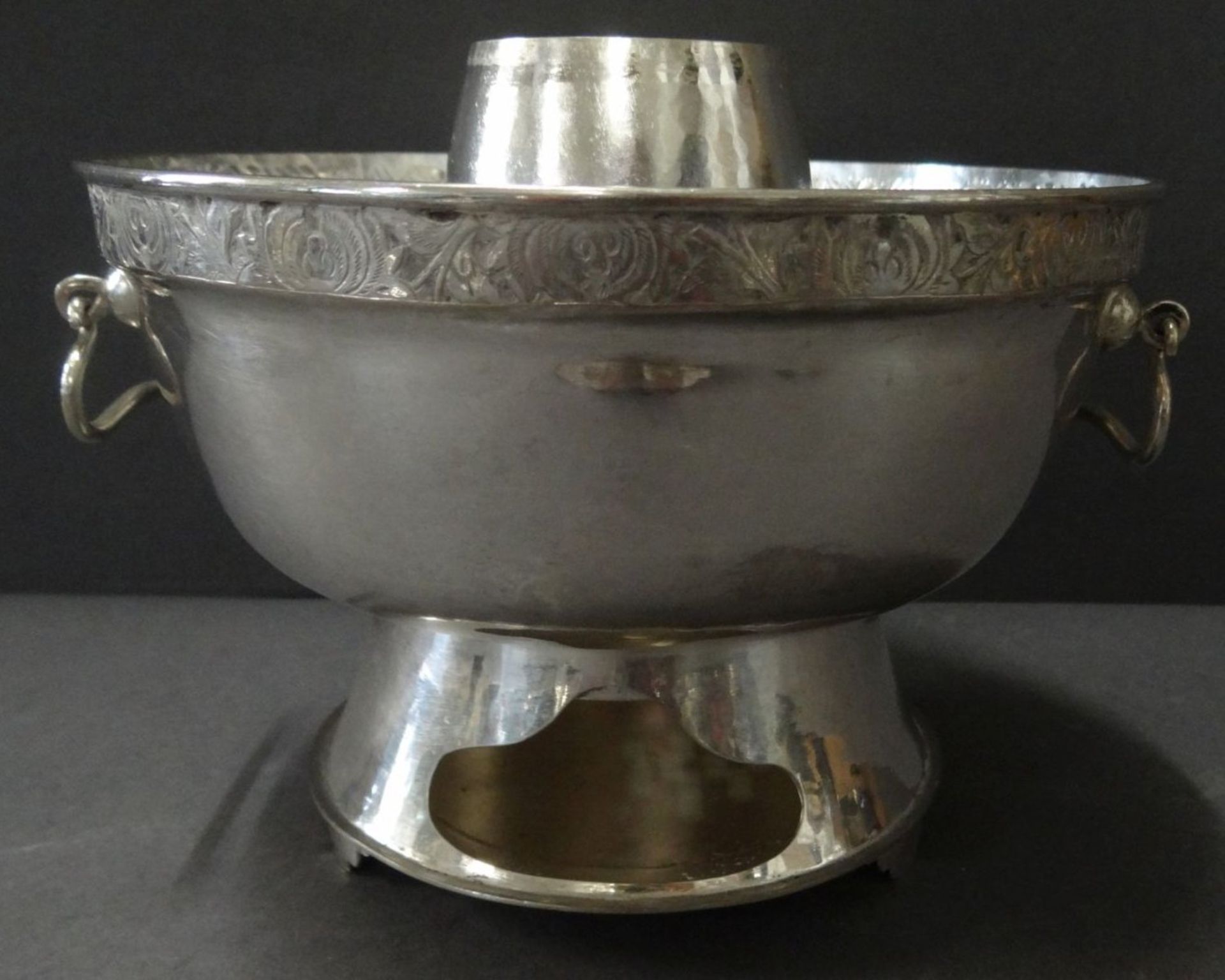 gr. Silber-Stövchen mit Henkel, , H-13 cm, D-18 cm, undeutlich in Boden gepunzt (China?), 881 gramm, - Bild 7 aus 10