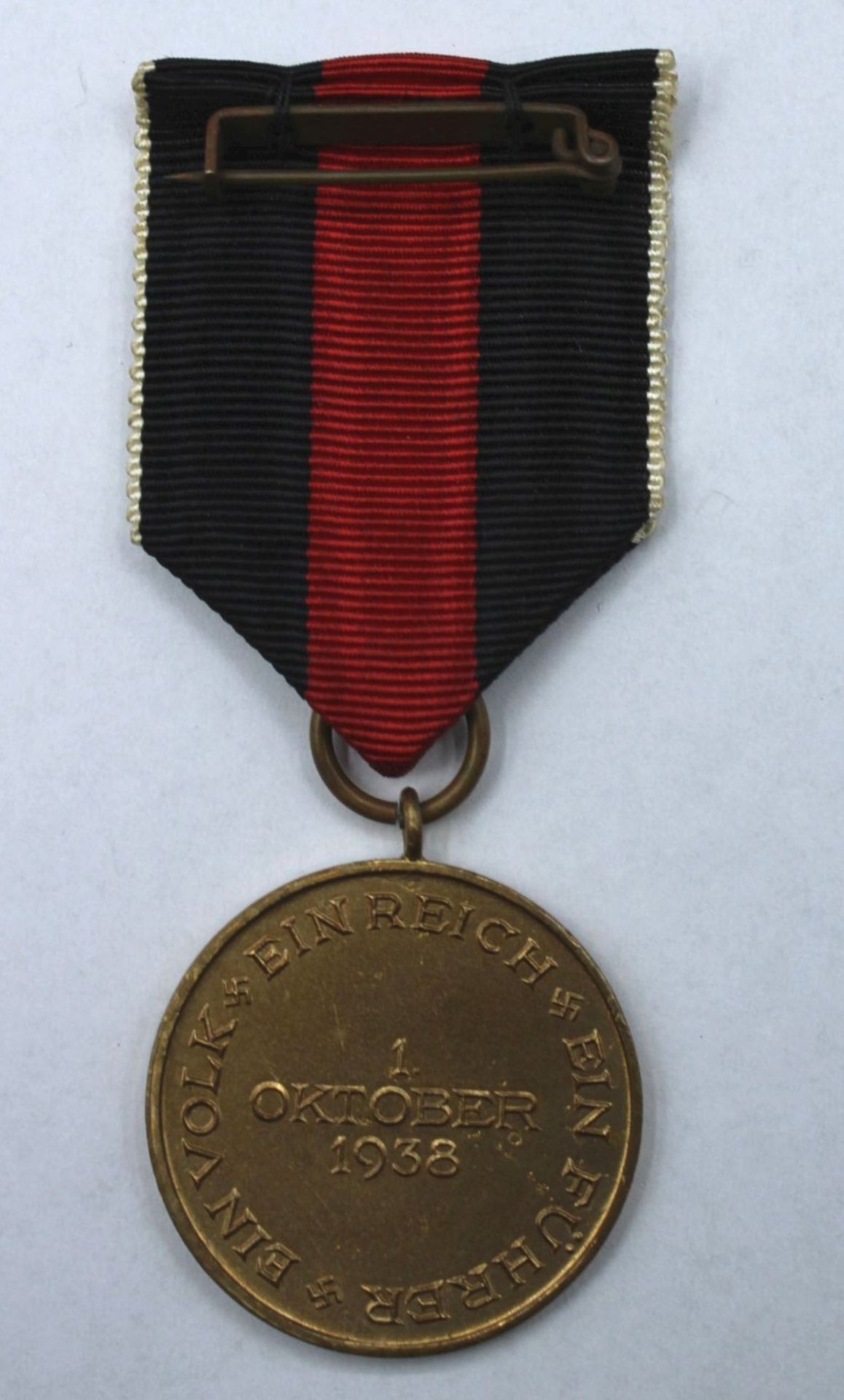 Erinnerungs-Medaille 1. Mai, am Band, 3. Reich. - Bild 2 aus 2