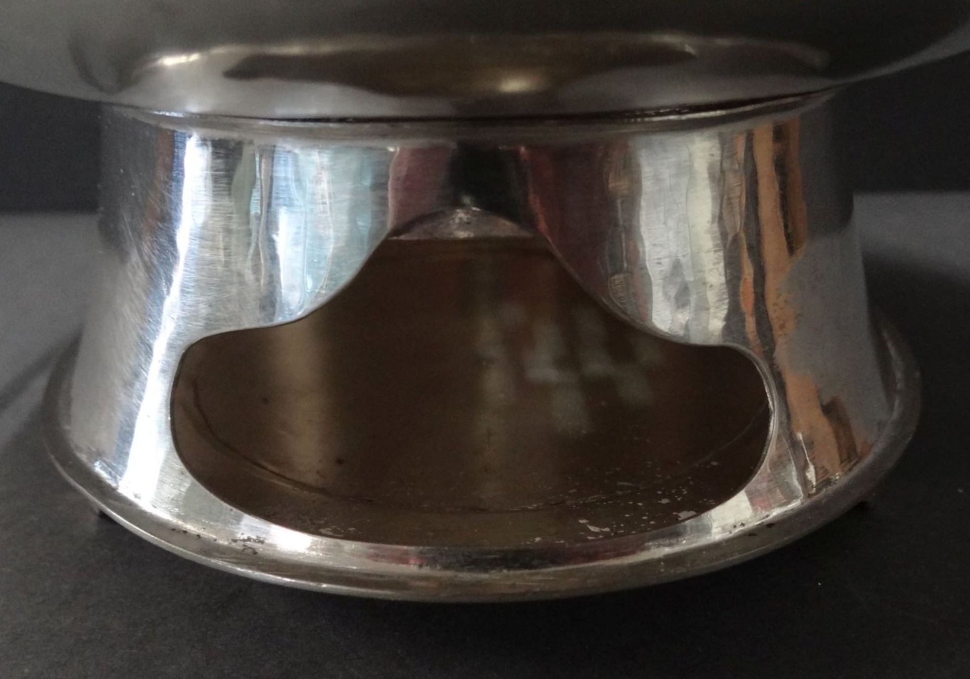 gr. Silber-Stövchen mit Henkel, , H-13 cm, D-18 cm, undeutlich in Boden gepunzt (China?), 881 gramm, - Bild 8 aus 10