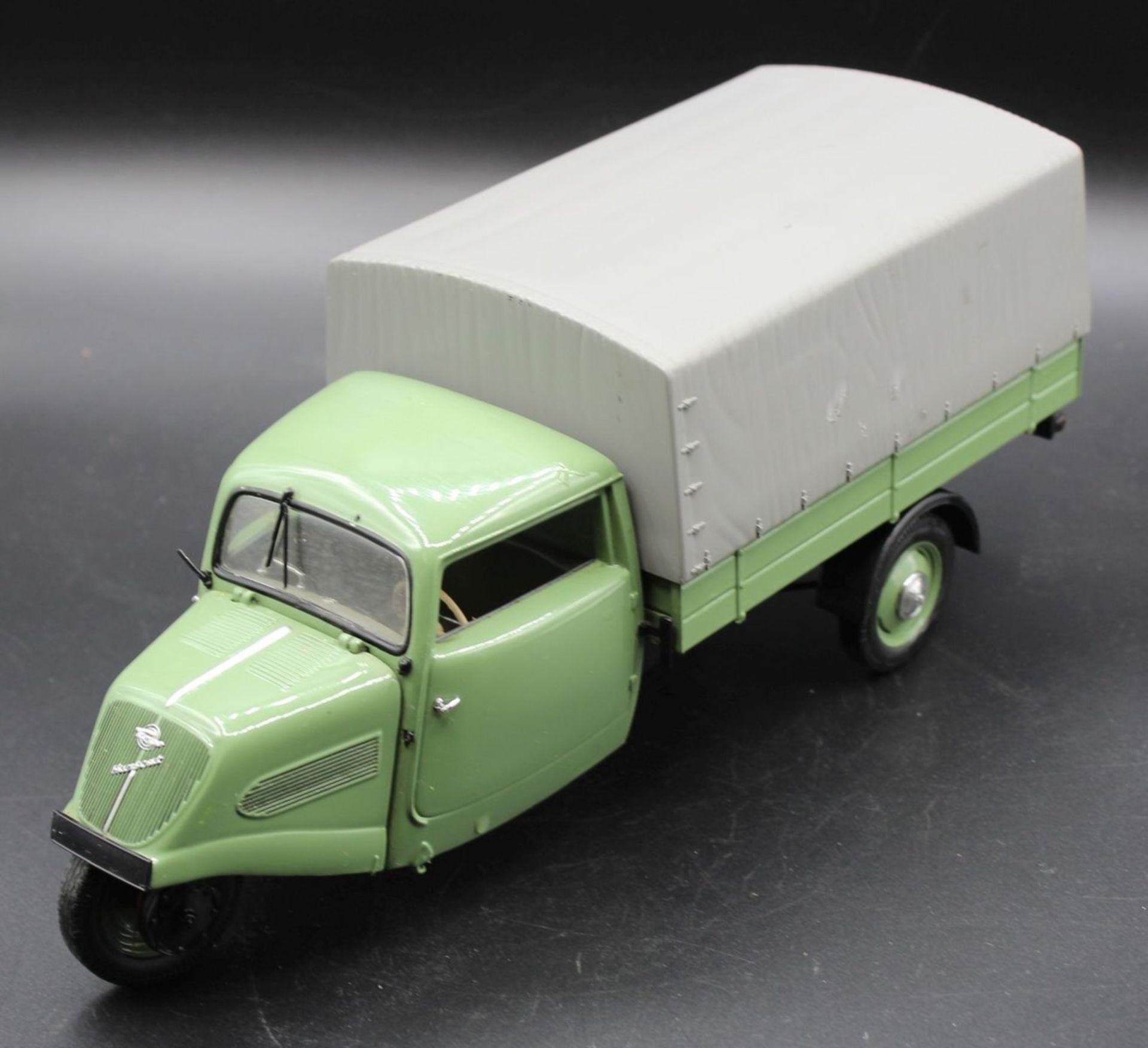 Druckguss-Modell, Minichamps, Tempo Hanseat 1950-52, 1:18, Seitenspiegel abgebrochen.