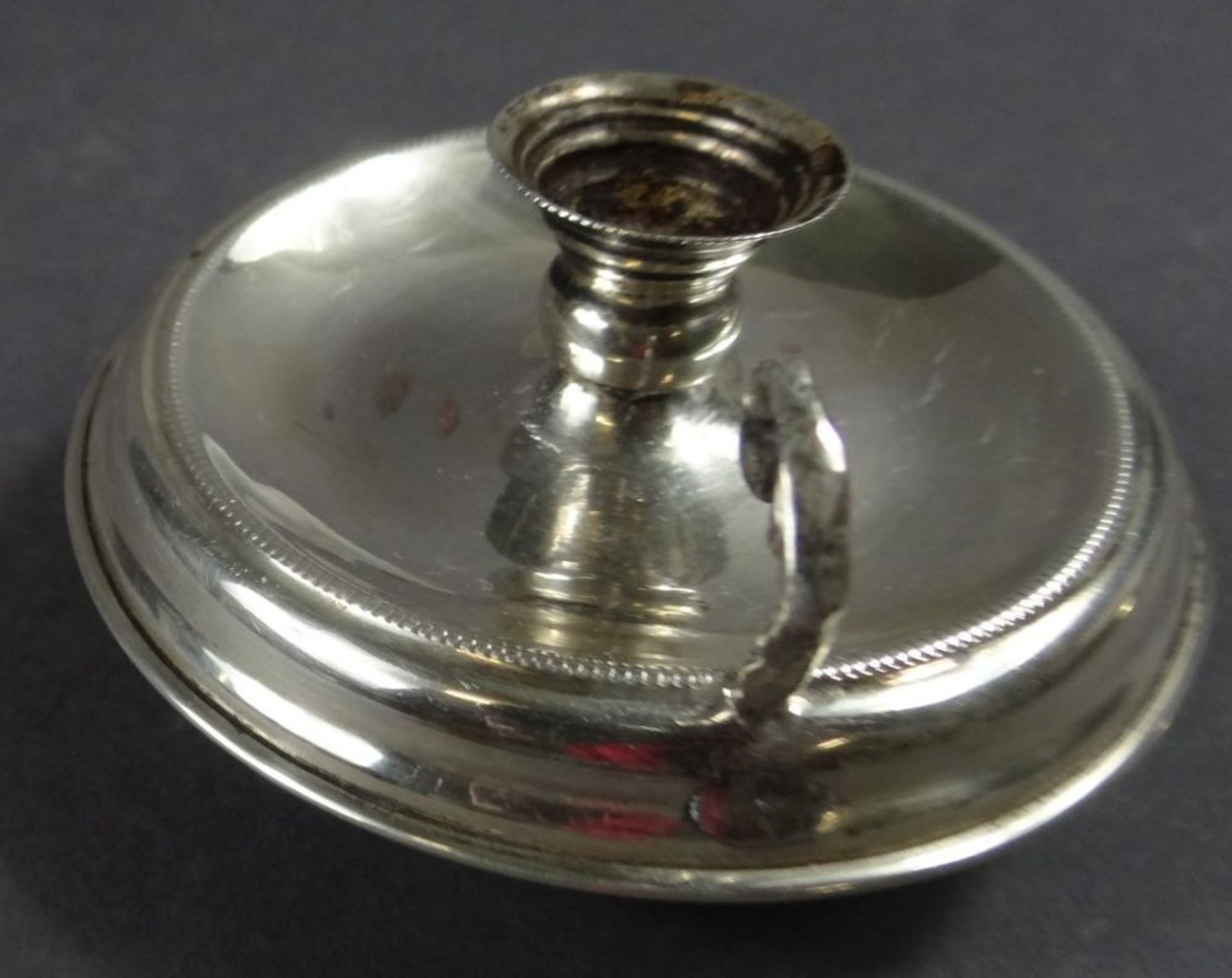 kl. Kerzenhalter mit Tragegriff, Silber -800-, H-4 cm, D-7 cm, 28 gr. - Bild 3 aus 5
