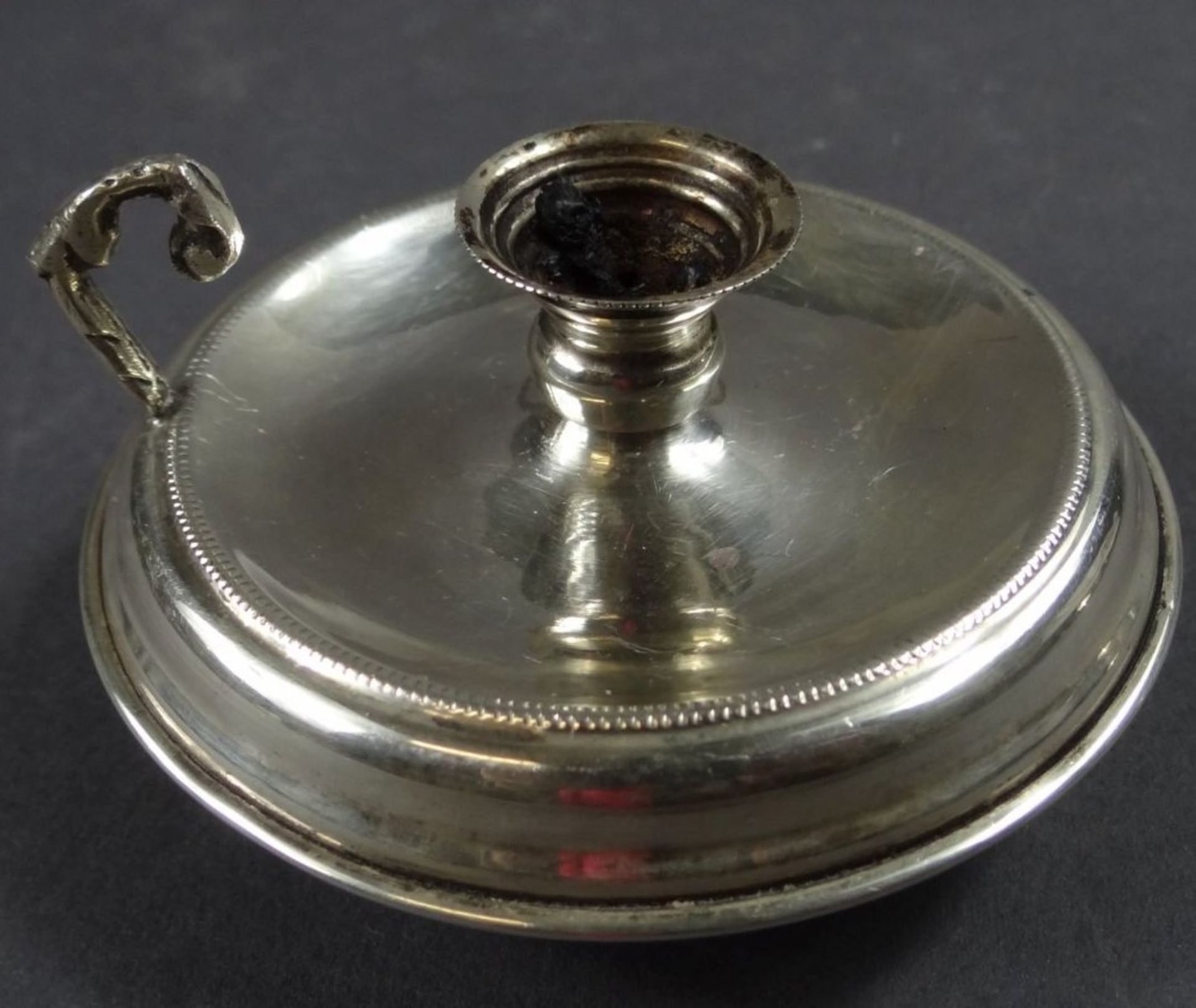 kl. Kerzenhalter mit Tragegriff, Silber -800-, H-4 cm, D-7 cm, 28 gr. - Bild 4 aus 5