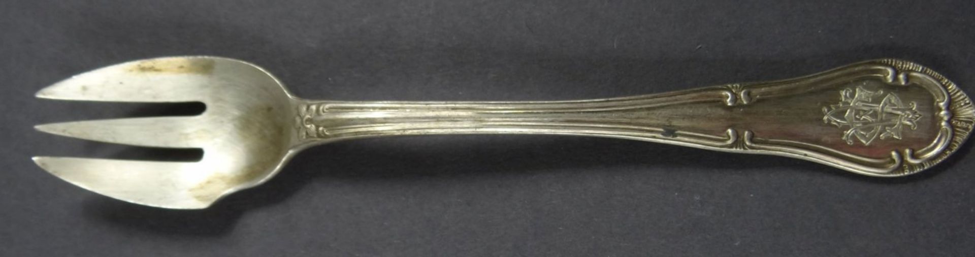 kl. massive Silbergabel,-800- Gebr. Friedlaender, Ziermonogramm, L-14 cm, 28 gr. - Image 2 of 4