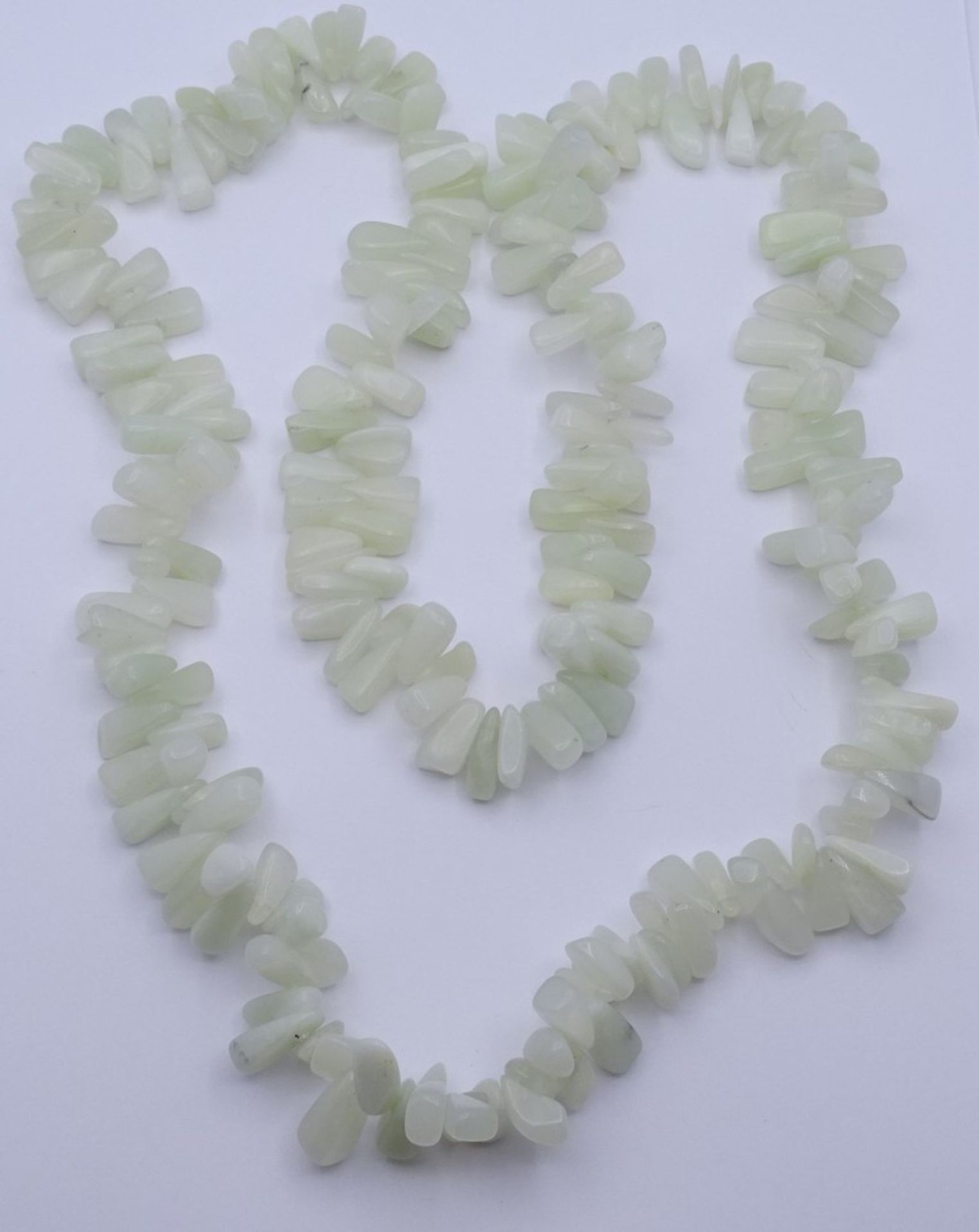 Zwei lange Jade Halsketten, je 90cm, zus.472gr. - Image 2 of 5