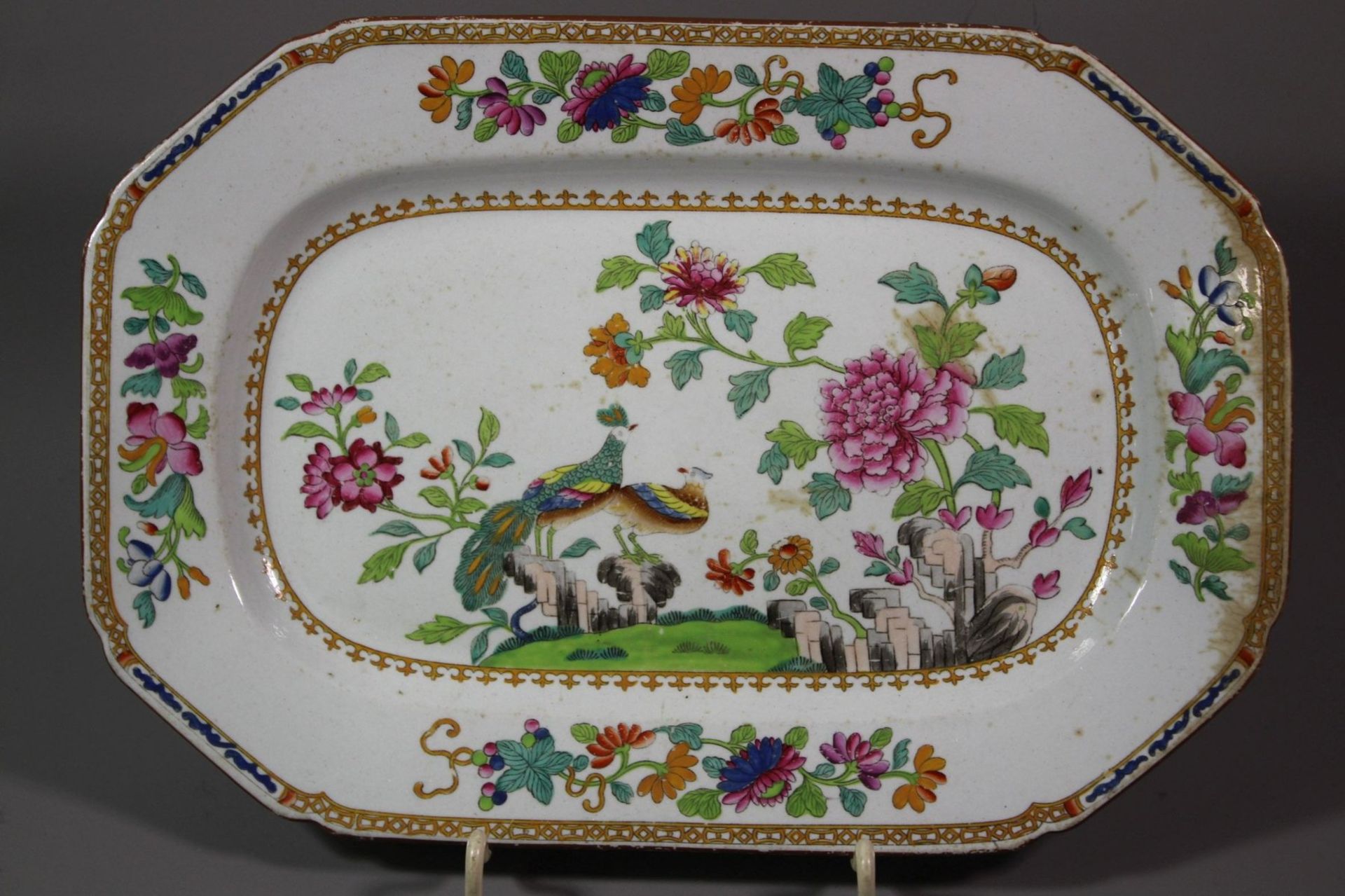 kl. Platte mit Pfauendekor, Spode England, 19. Jhd., berieben, 26 x 18cm.