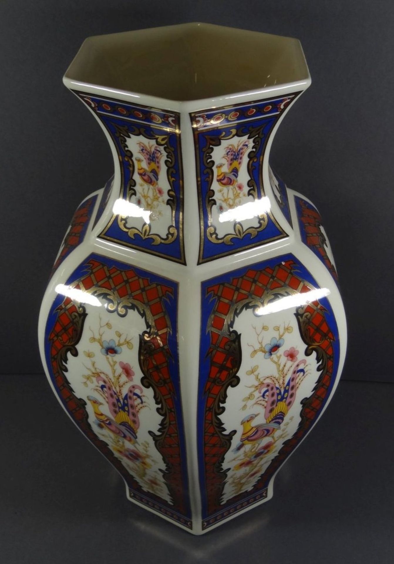 hohe Vase, Italien, mit Fantasievogel, handbemalt, ein minimaler Chip, H-42 cm - Image 2 of 6