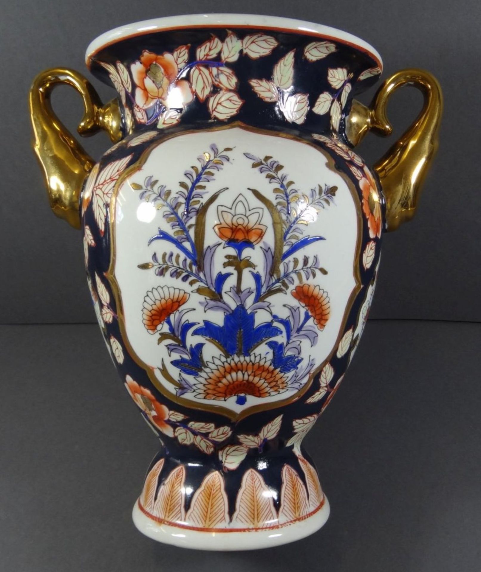 handbemalte grosse Henkelvase,, ungedeutete Marke, H-27 cm, Stand mit kl. Chip - Image 4 of 6