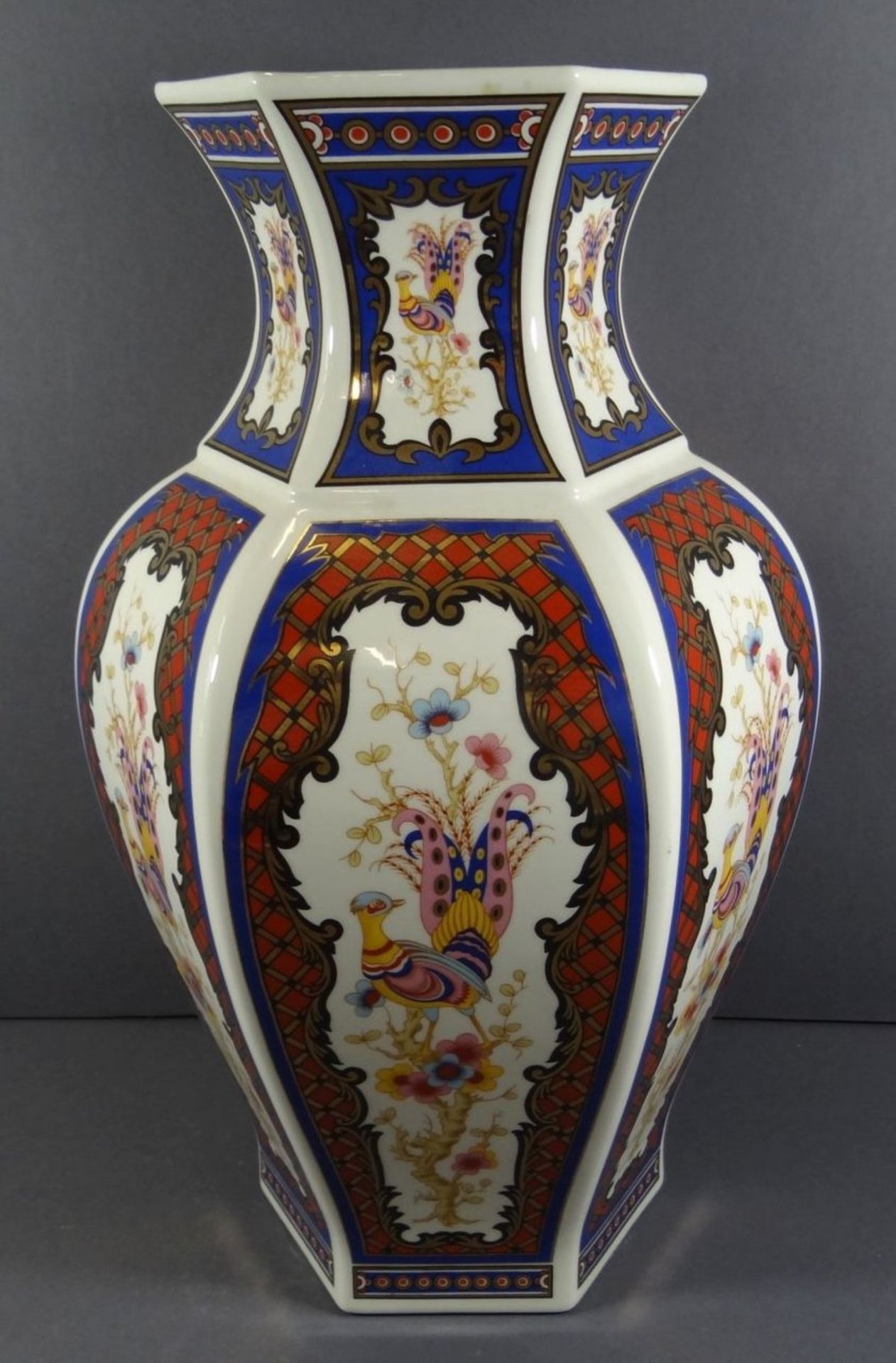 hohe Vase, Italien, mit Fantasievogel, handbemalt, ein minimaler Chip, H-42 cm - Image 3 of 6
