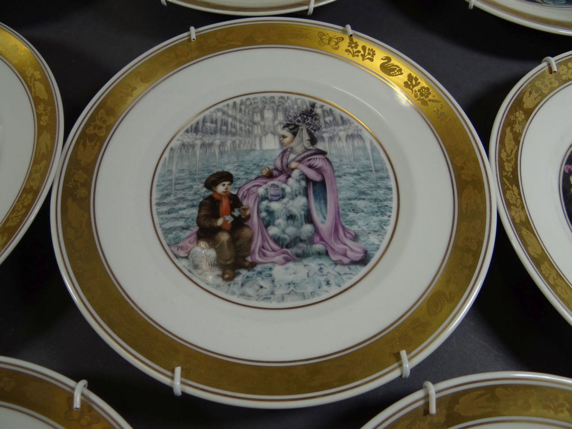 9x Märchenteller von "Royal Copenhagen" mit Ätzgoldrand, Andersen plate, 1975, D-18,5 cm - Image 6 of 7