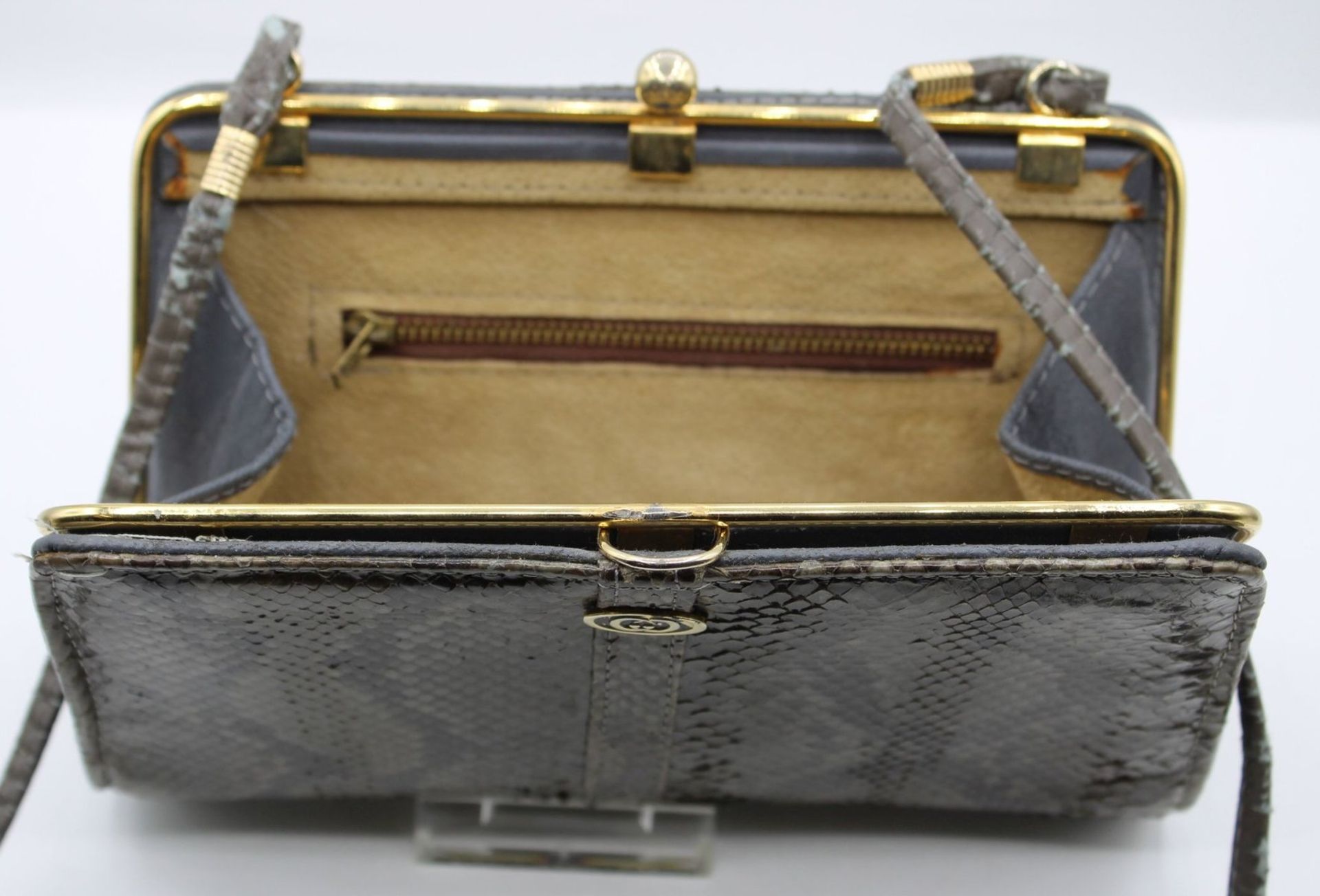 Damenhandtasche, Schlangenleder, Tragespuren, wohl 50/60er Jahre, 14 x 21cm. - Image 3 of 5