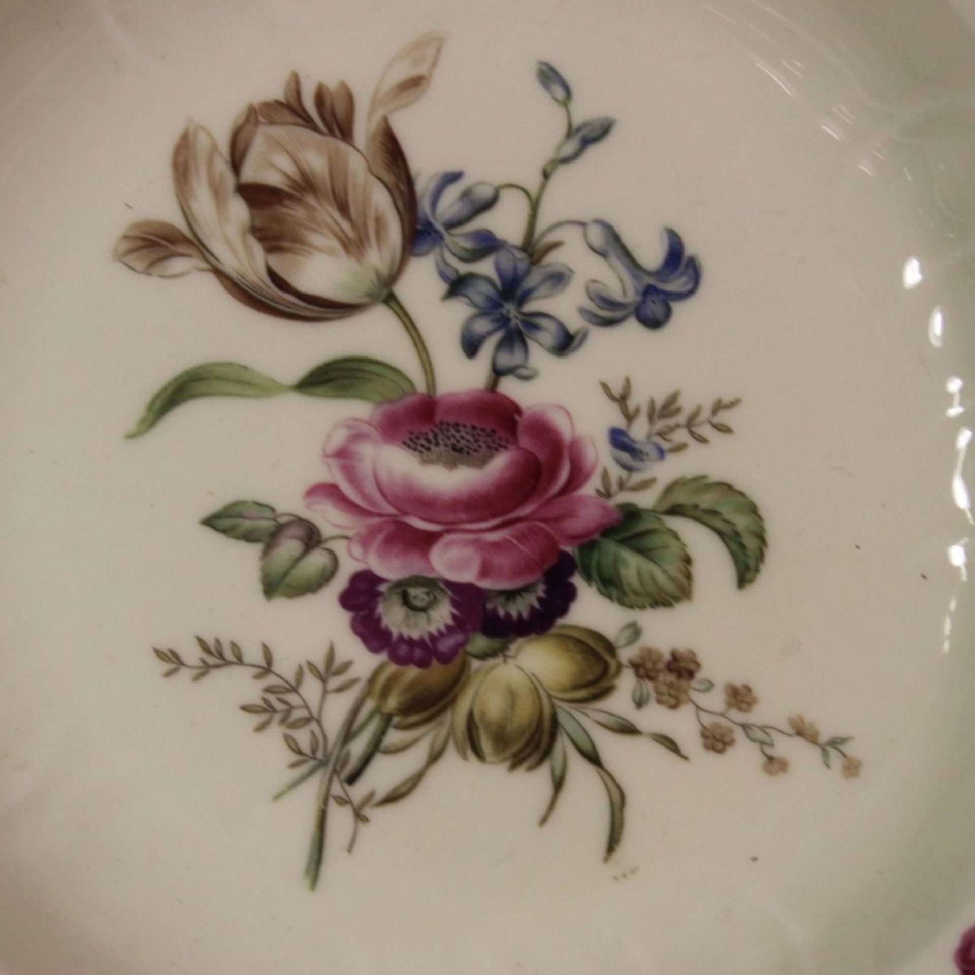 3x Suppenteller, Royal Copenhagen, Blumenbemalung, H-6cm D-25cm. - Image 2 of 6