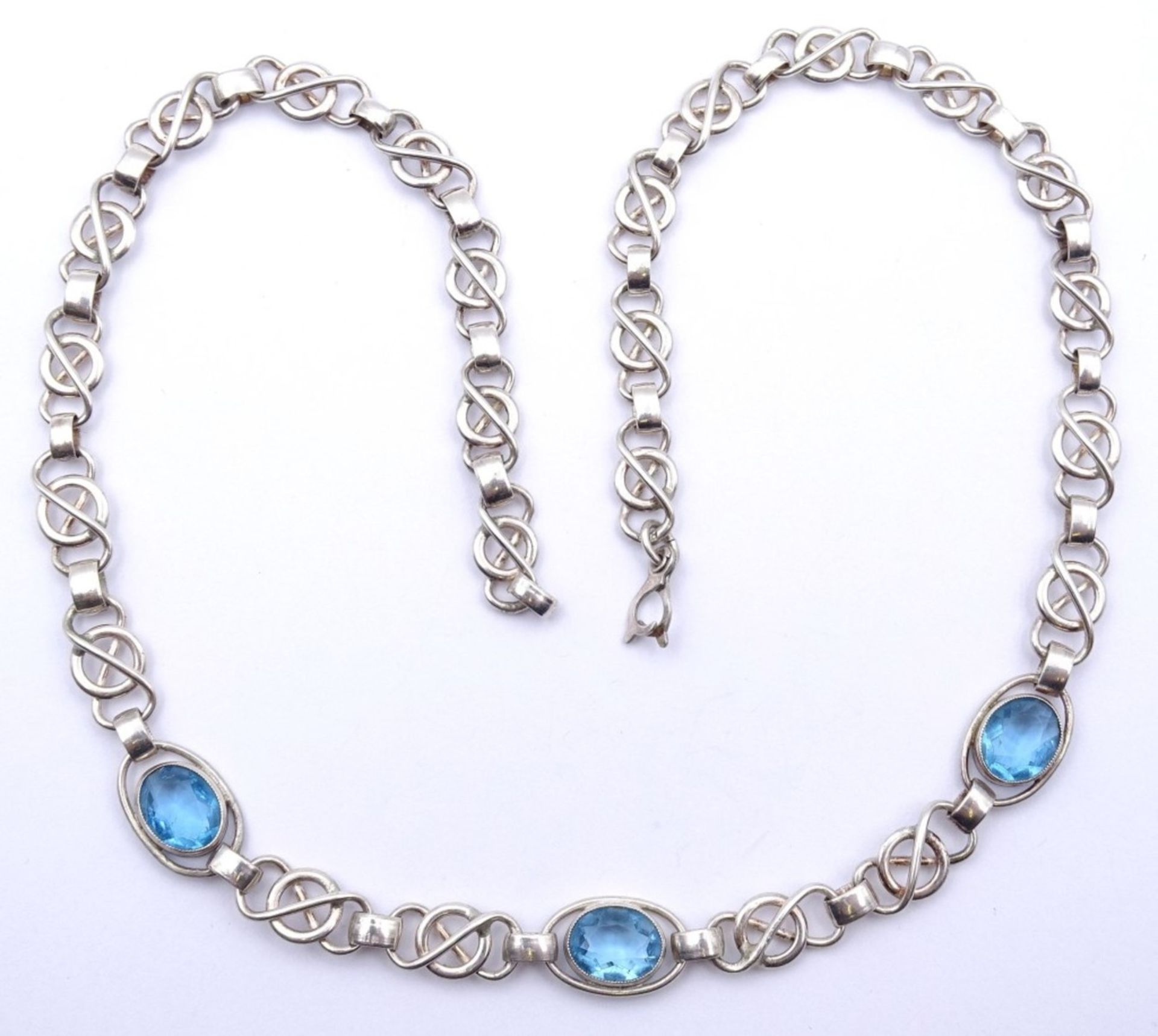 Halskette mit 3 oval facc.Blautopase,Silber 0.830, L- 46,5cm, 22,5gr.