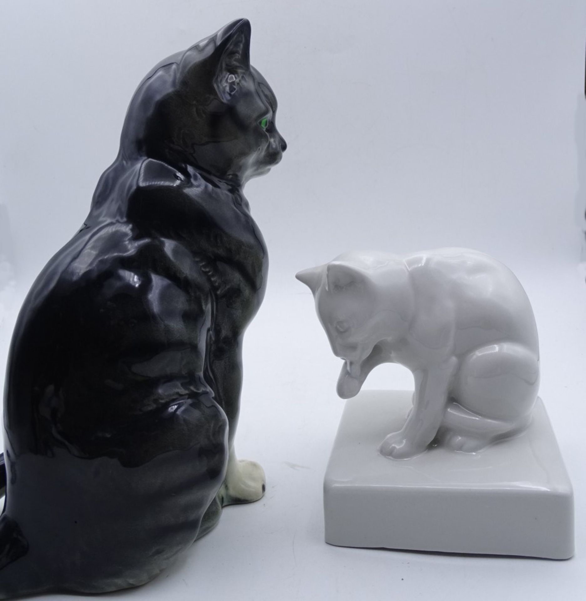 2 Katzenfiguren, 1 x ungemarkt, 1 x Cortendorf, H. 11 und 20 cm - Image 2 of 6