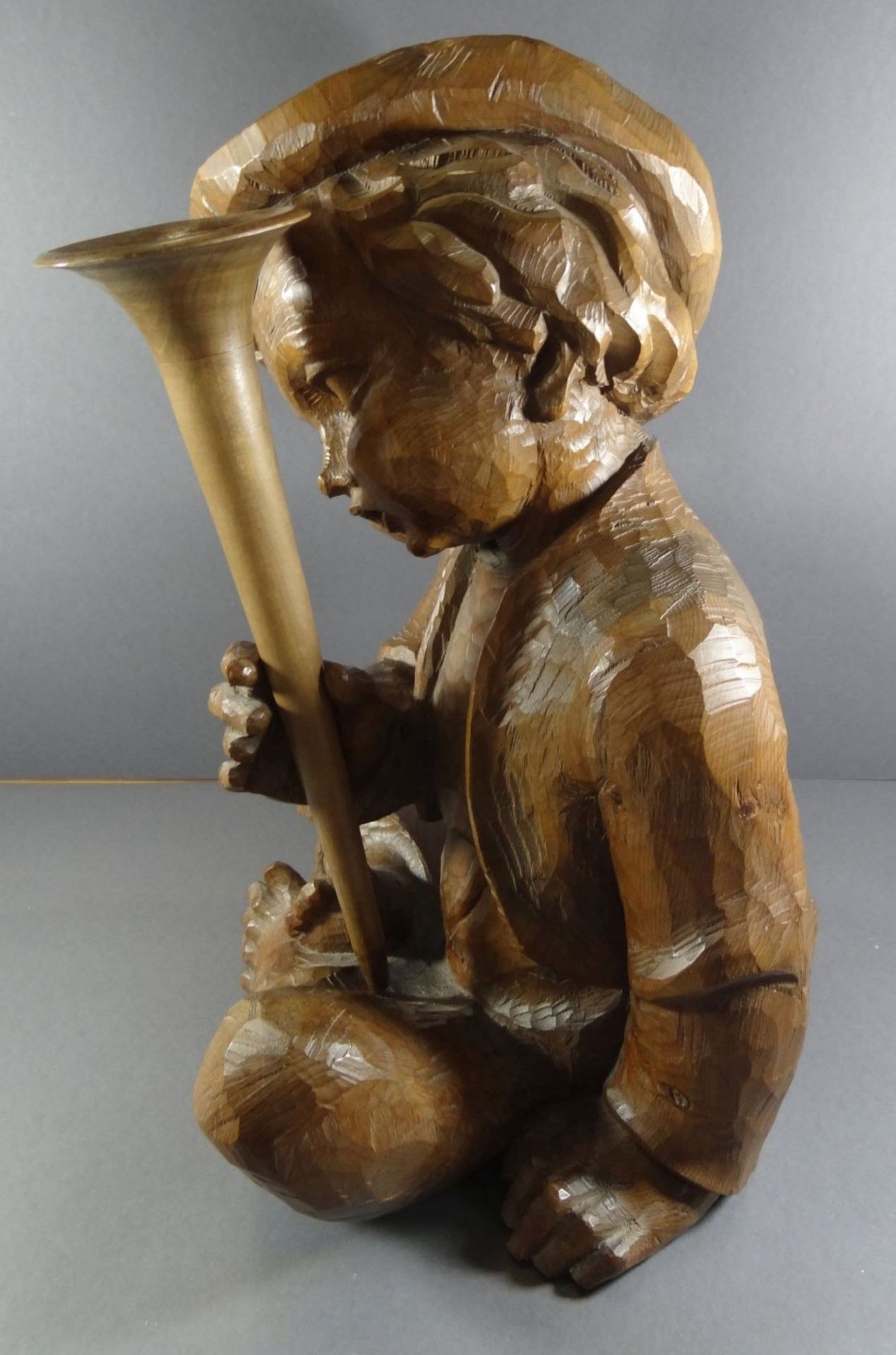 grosse Holzschnitzerei,Junge mit Blasinstrument, H-50 cm, T-40 cm - Image 4 of 10