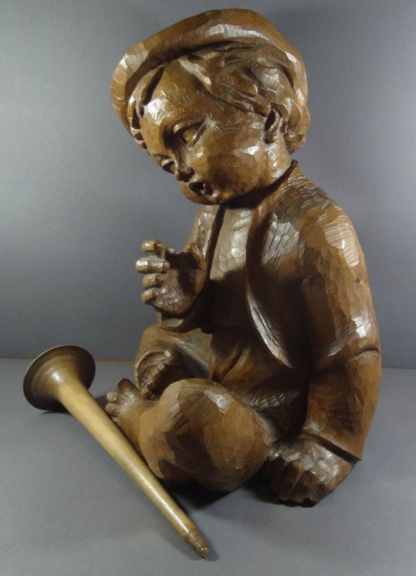 grosse Holzschnitzerei,Junge mit Blasinstrument, H-50 cm, T-40 cm - Image 7 of 10