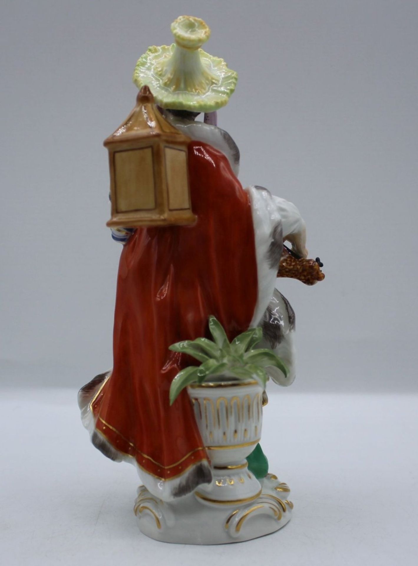 Chinesin mit Drehleier "Meissen" bemalt, 1.Wahl, 18 cm, kl. Chip an hinterer Blume. - Image 6 of 6