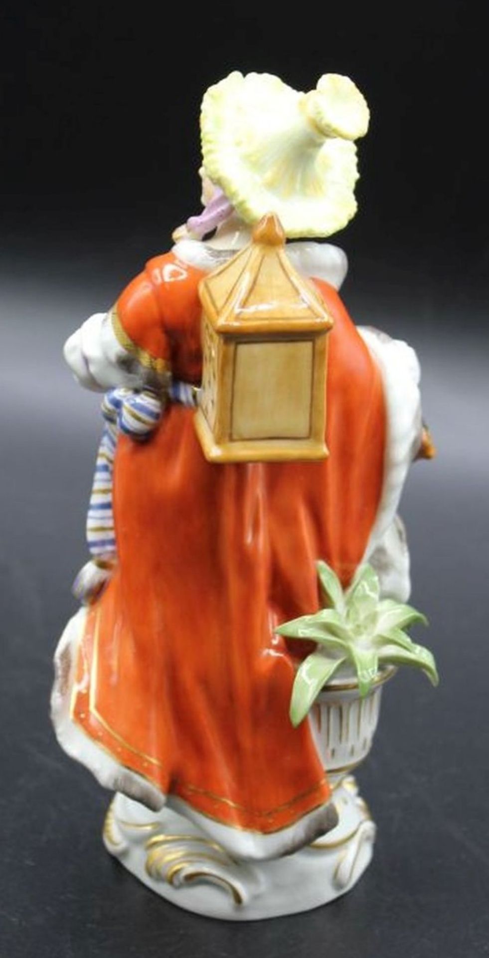 Chinesin mit Drehleier "Meissen" bemalt, 1.Wahl, 18 cm, kl. Chip an hinterer Blume. - Image 3 of 6